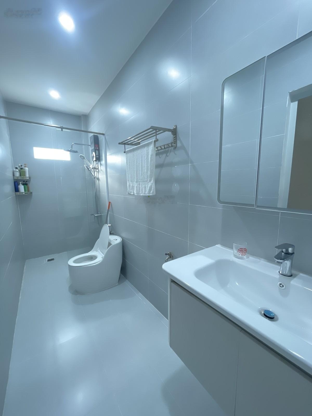 Nhà mới 4 tầng đẹp- 50m2(5x10) - 1 trệt 3 lầu 4pn 4wc - 5.6 tỷ tl.