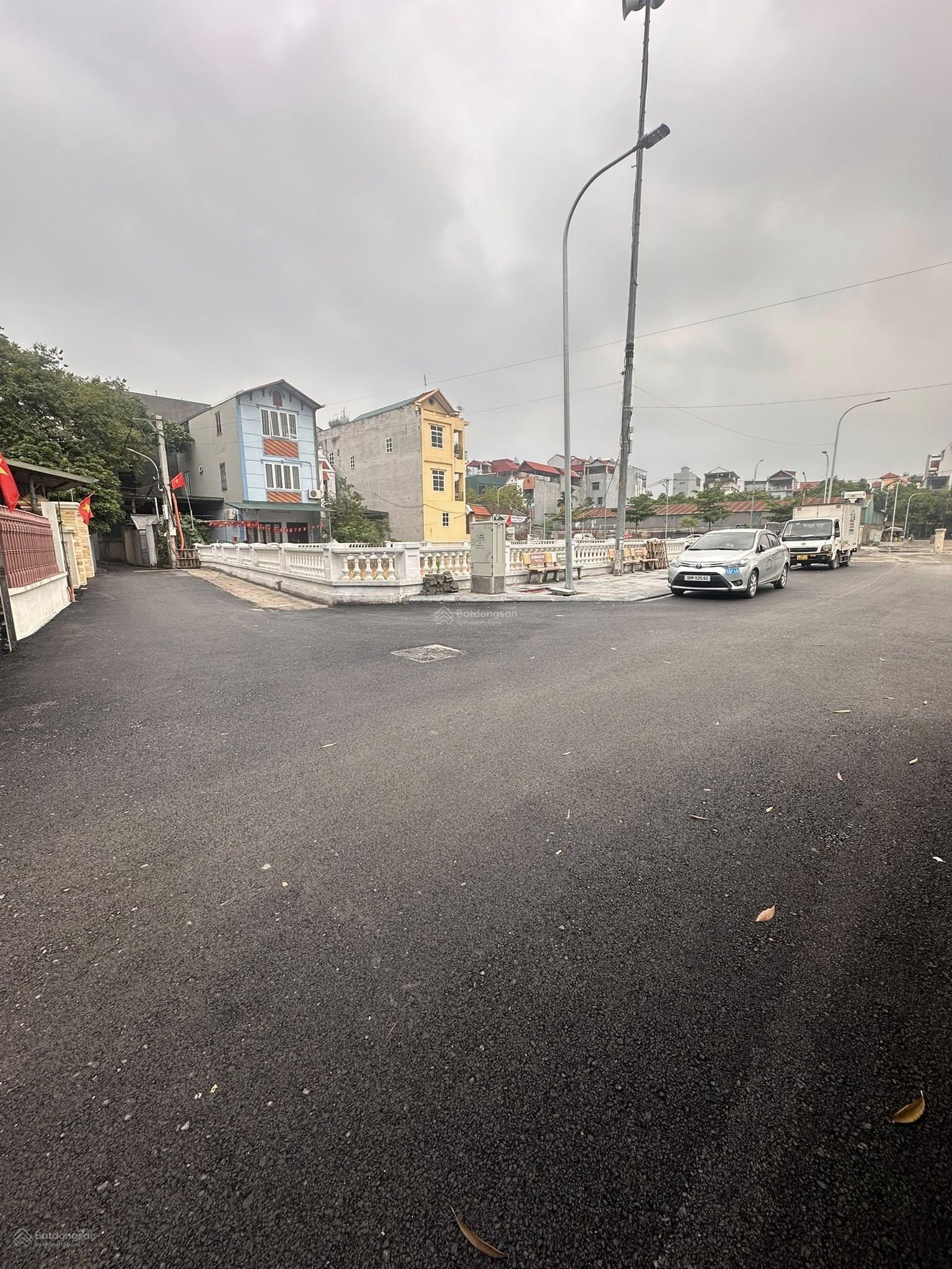 Chính chủ gửi bán lô đất đẹp xóm Hậu, Đông Anh - View hồ điều hoà - Sát KĐT 319 -Cơ hội đầu tư hiếm
