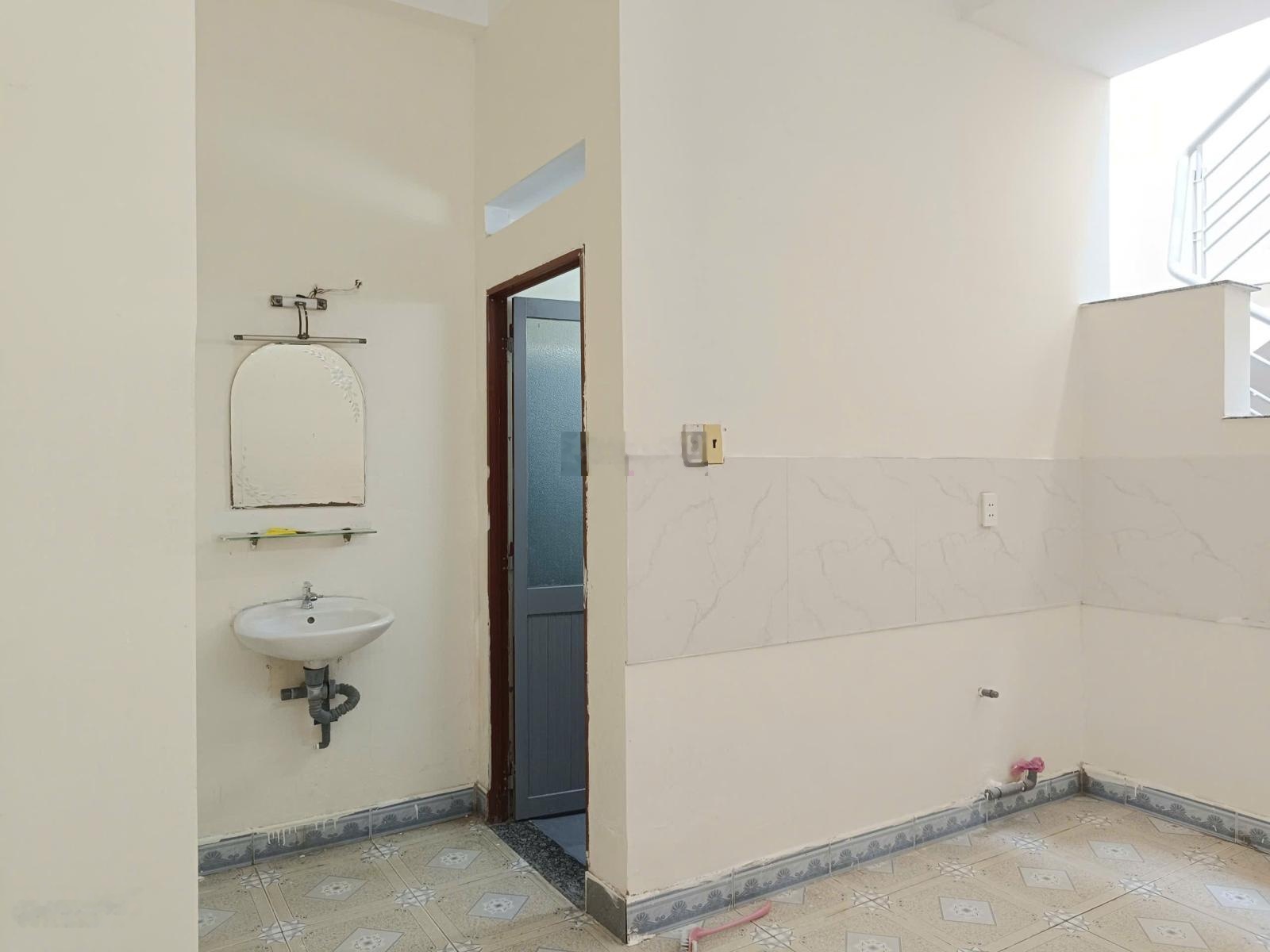 Cho thuê Nhà ( Chính Chủ ) tại 331/70/73 Phan Huy Ích, 4x17m,3 tầng,17 triệu VNĐ (có thương lượng )