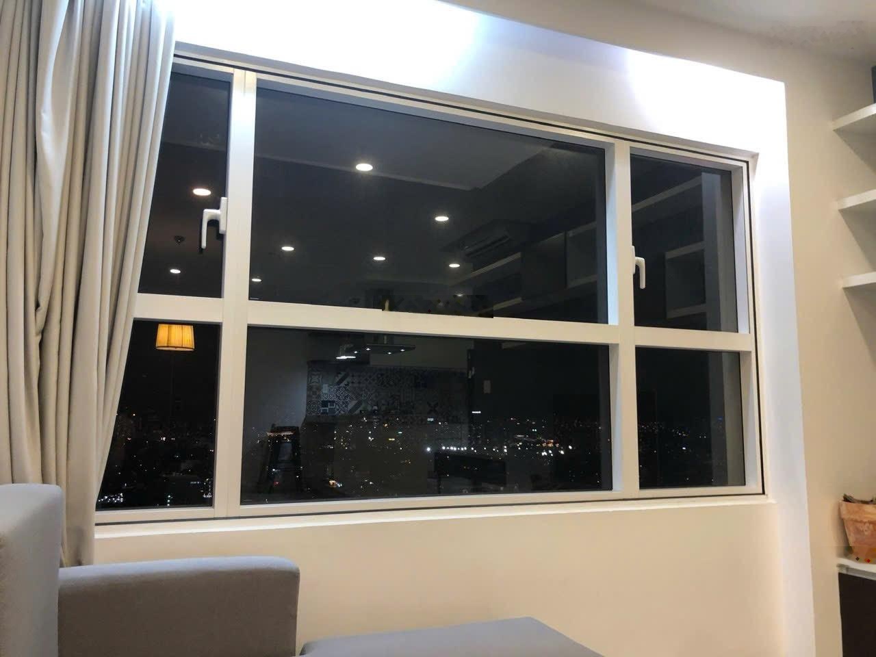 Chính chủ bán căn hộ 1 PN đầy đủ nội thất C/C Sunrise City North lầu 27. LH 0909992760