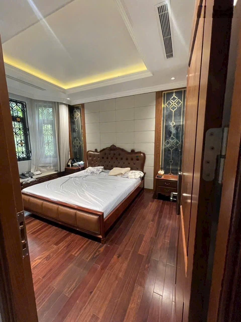 Song lập 144m Manhattan vị trí hiếm có, Full nội thất đẳng cấp , nhập khẩu. Gần trường học