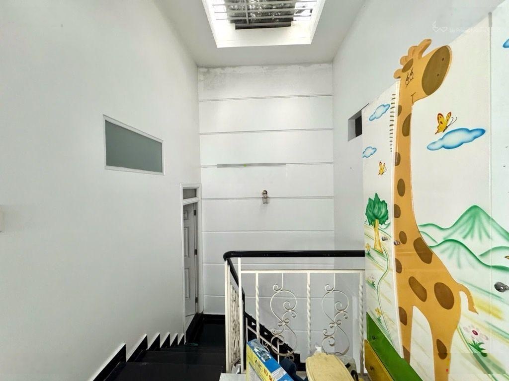 Nhà mới ở ngay hoàng trọng mậu , 60m2 liền kề him lam trung tâm quận 7