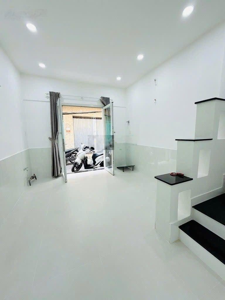 TBH/nhỉnh 4tyxx - nhà 3 tầng đúc kiên cố khu dân cư an ninh . Vị trí trung tâm di chuyển thuận tiện