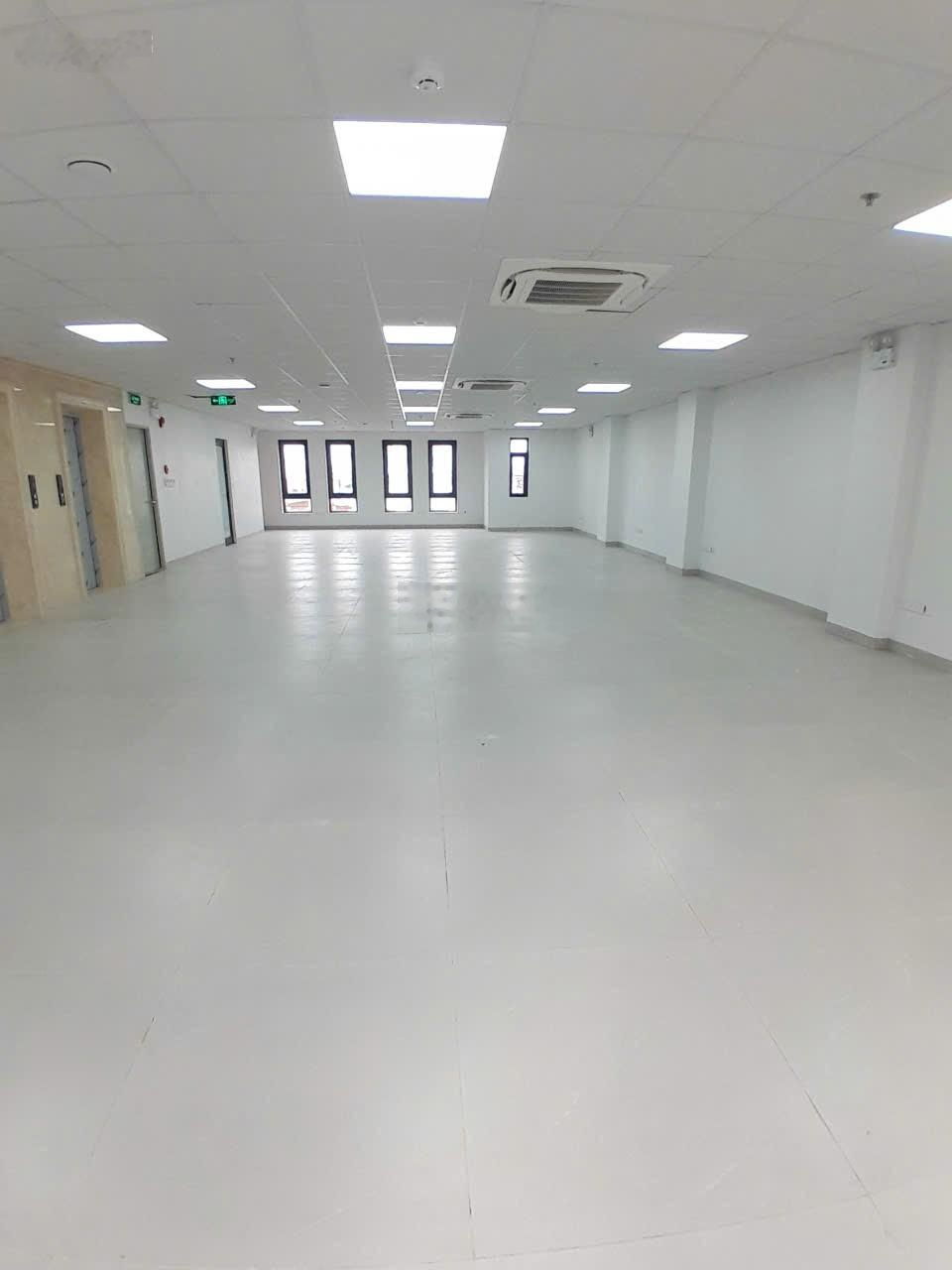 Chính chủ cho thuê văn phòng mặt phố 133 - 135 - 137 ô chợ dừa - đống đa