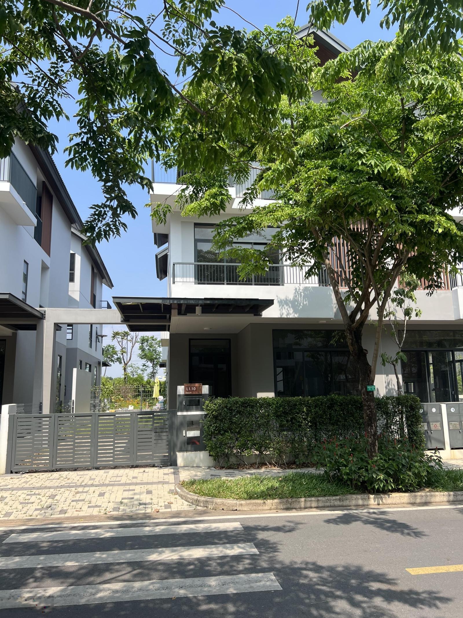 Bán gấp shophouse tại khu đô thị ID Junction, 11 tỷ, 142m2 đối diện trường học
