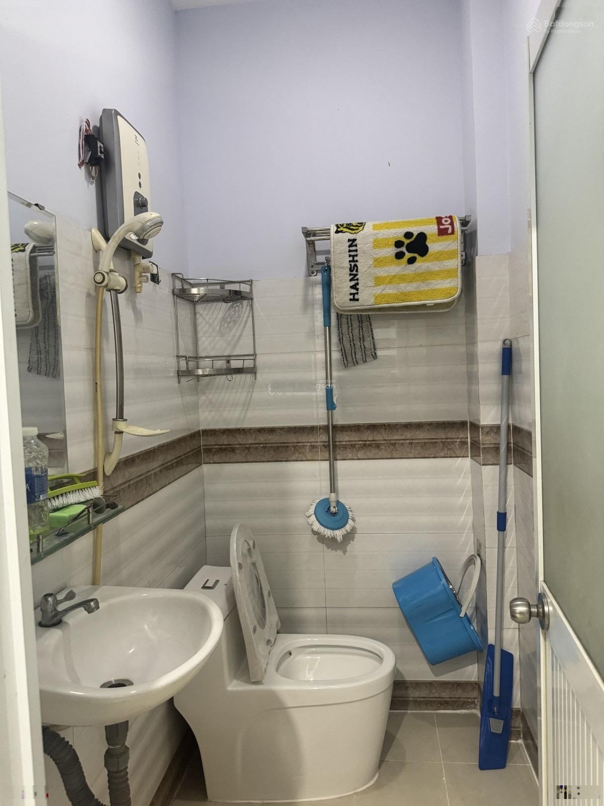 Bán nhà Trần Hưng Đạo Q1 - hẻm 4m - 28m2 (3.6x6.5m) nở hậu 2 tầng - 2PN - 2WC, chỉ 5.5 tỷ
