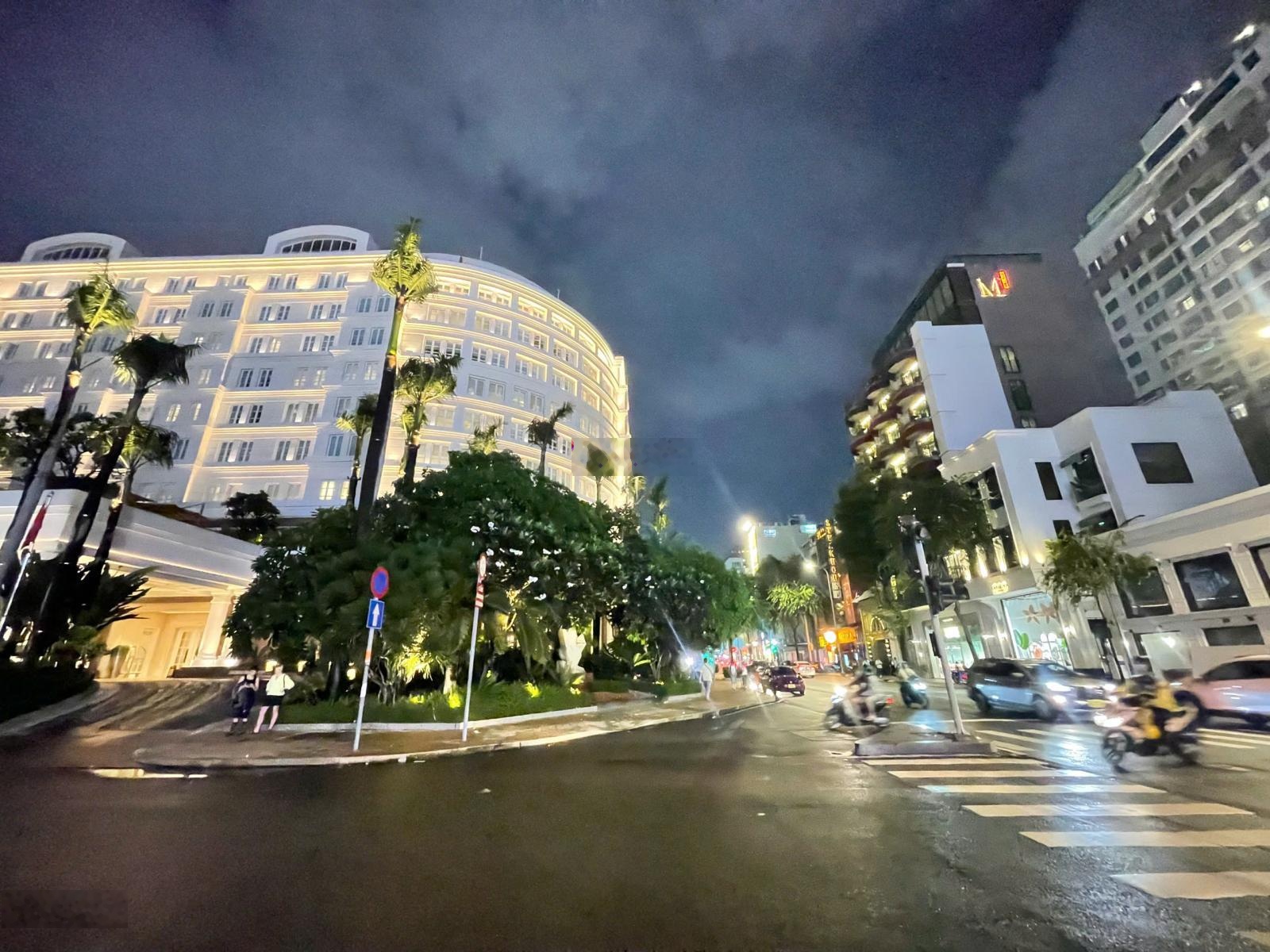Mặt bằng góc 2MT đối diện Park Hyatt - Nhà hát Thành phố - TOP vị trí thương hiệu đẹp nhất Sài Gòn