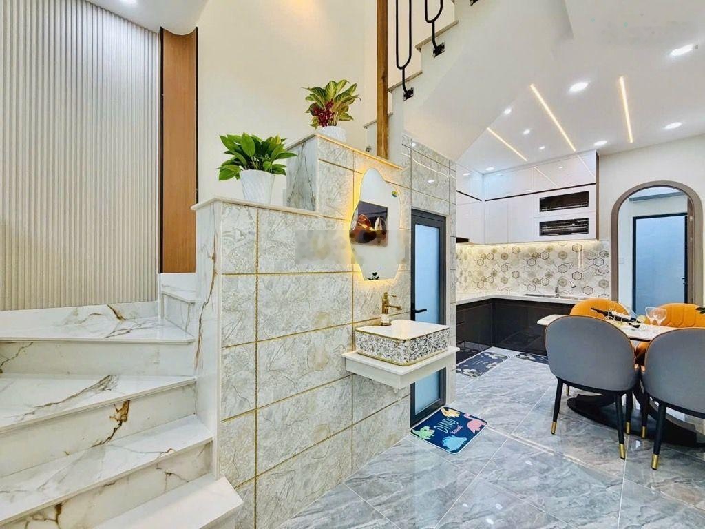 Tân bình, hẻm xe hơi tới cửa, BTCT, gần sân bay T3 nhà đẹp ở ngay 3PN 4WC chỉ 5,45 tỷ