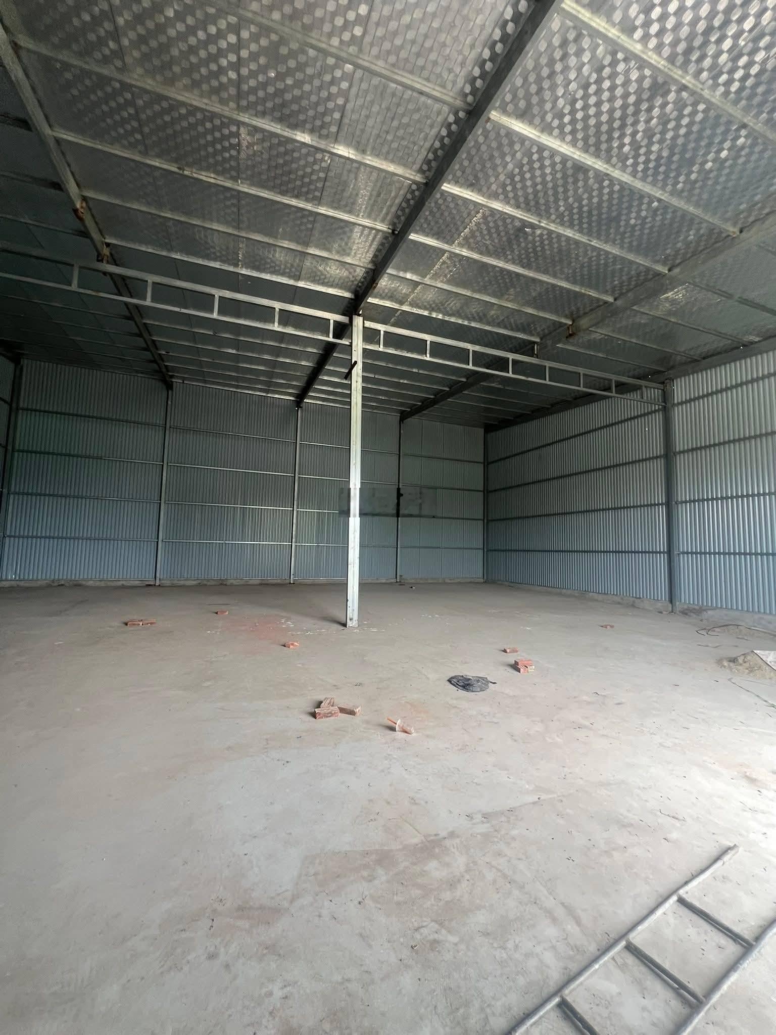 Cho thuê Kho DT 150m2 tại Trần Điền, Định Công, xe 5 tấn đỗ cửa. Giá 15 triệu/ tháng.