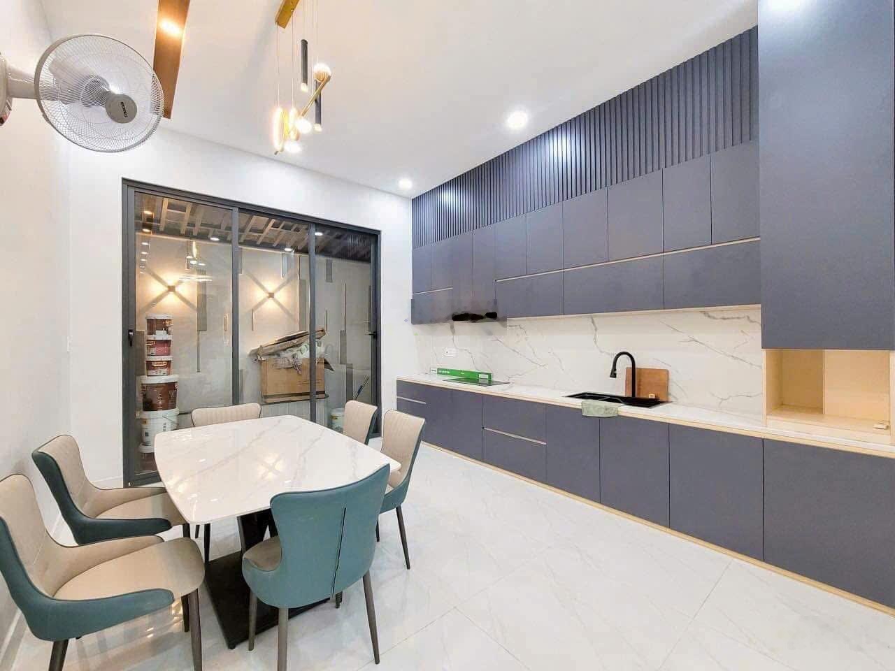 Nhà phố hẻm xe hơi 4x16m, trệt 3 lầu, 4PN 5WC, full nội thất, sát MT Phạm Văn Chiêu P9, Gò Vấp