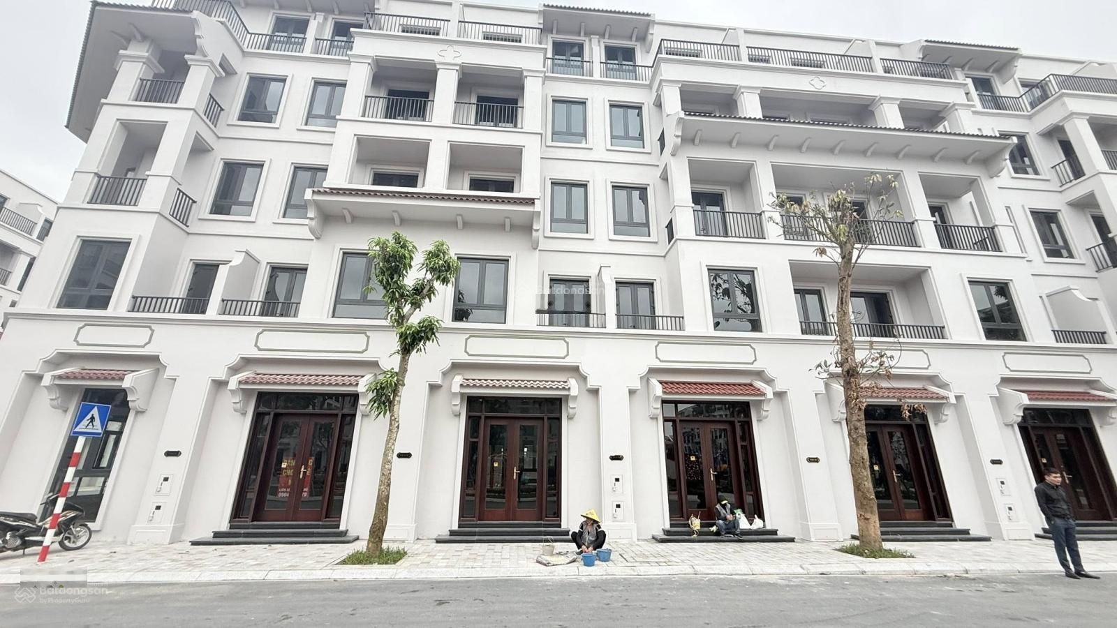 Viễn Đông 75m2 hướng Đông Nam dãy 1 sát hồ LH 0929725979