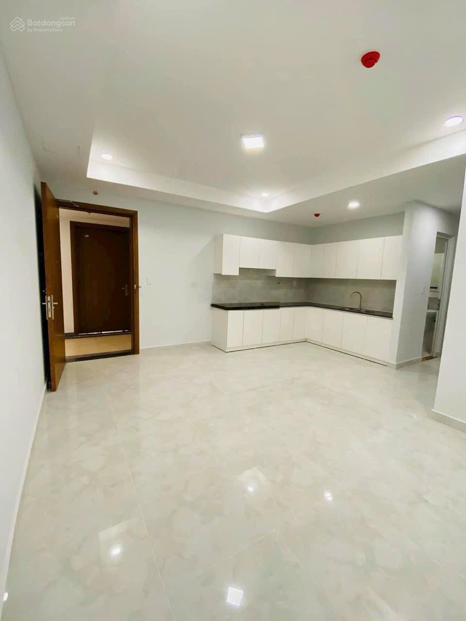 Cần bán căn 2PN có ban công, giá tốt, Felisa Riverside, Bến Bình Đông, quận 8