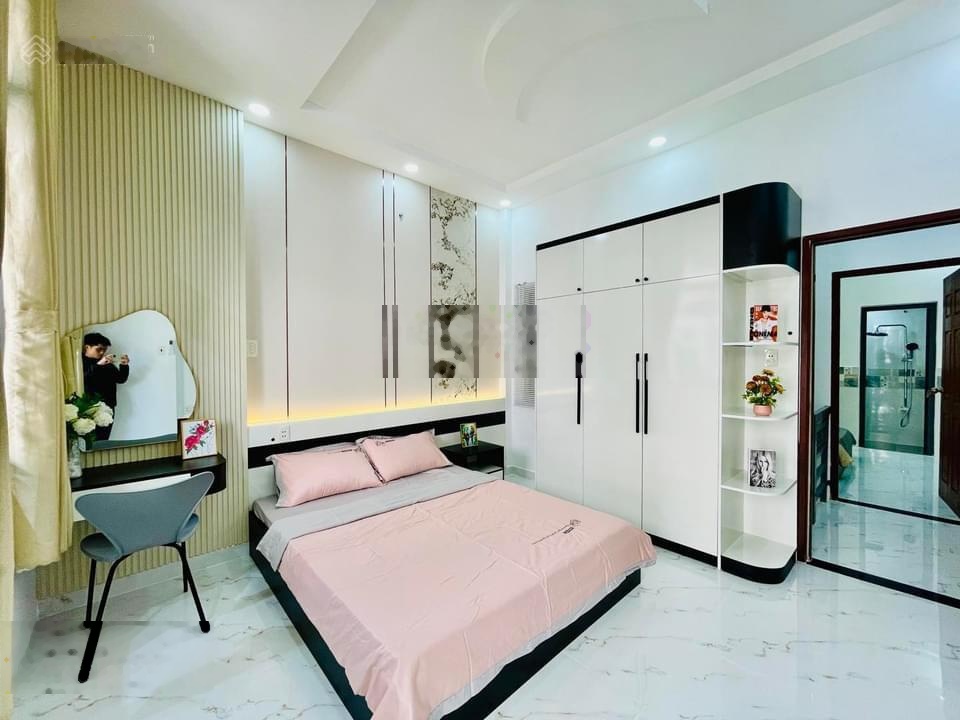 Cần bán gấp nhà Nguyễn Xiển, chủ chuẩn bị đi định cư, giá 4 tỷ 7, 55m2 sổ sẵn, gần trường đại học
