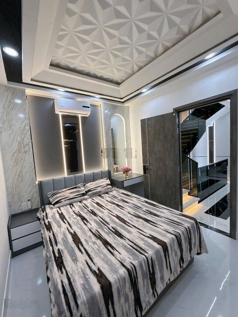 Bán nhà ngộp Tân Cảng, P25, Bình Thạnh, 85m2, giá 3 tỷ 950, cách ga Metro 7p, thuê 22tr, sổ riêng