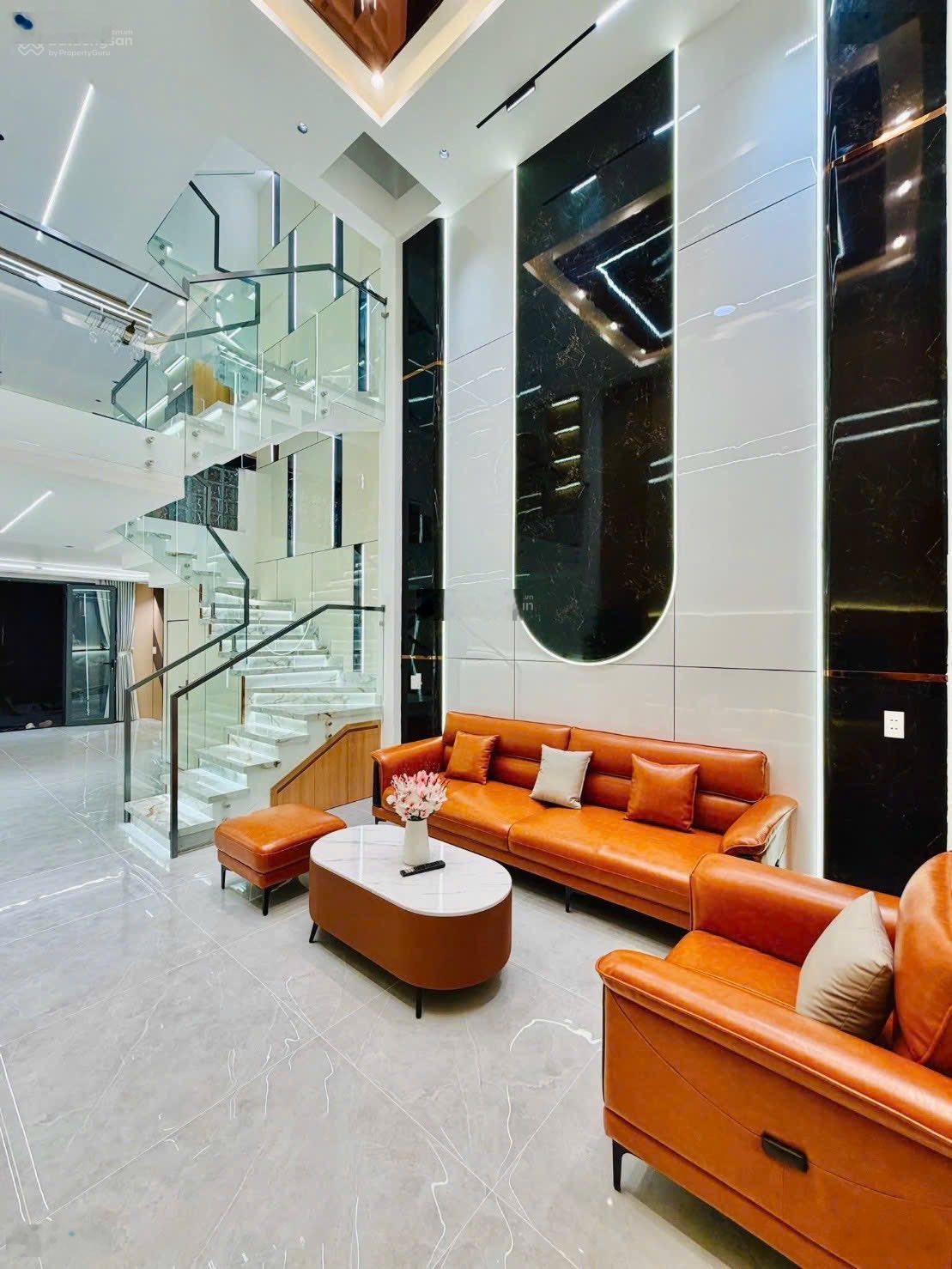 Hiếm! Nhà Võ Văn Ngân 2.39 tỷ hẻm xe hơi, gần Vincom Plaza Thủ Đức