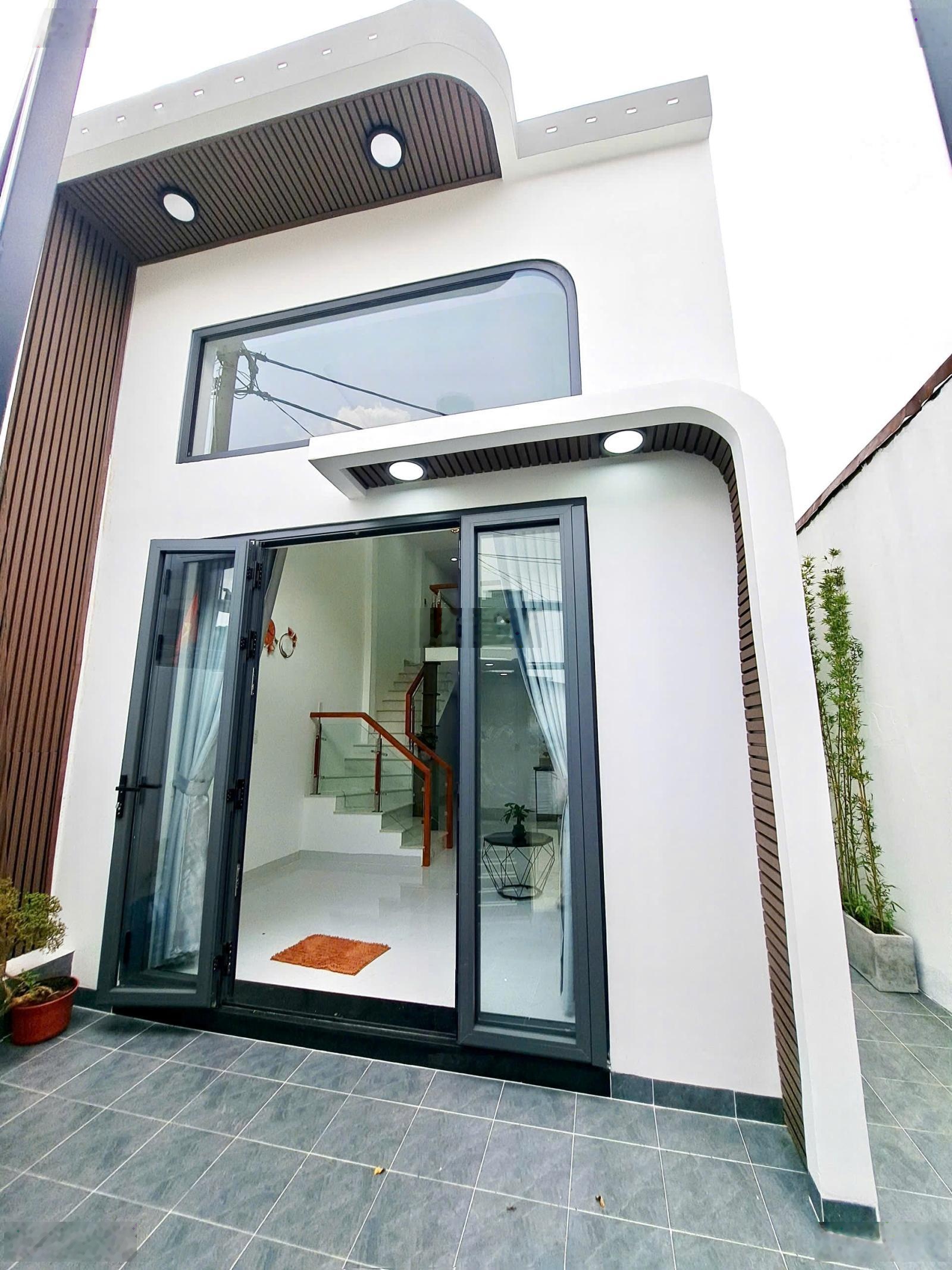 Nhà 2 tầng mới đẹp, 4 phòng ngủ lớn ngay Nguyễn Ảnh Thủ gần Trường Cao đẳng GTVT. Giá 5.85 tỷ TL
