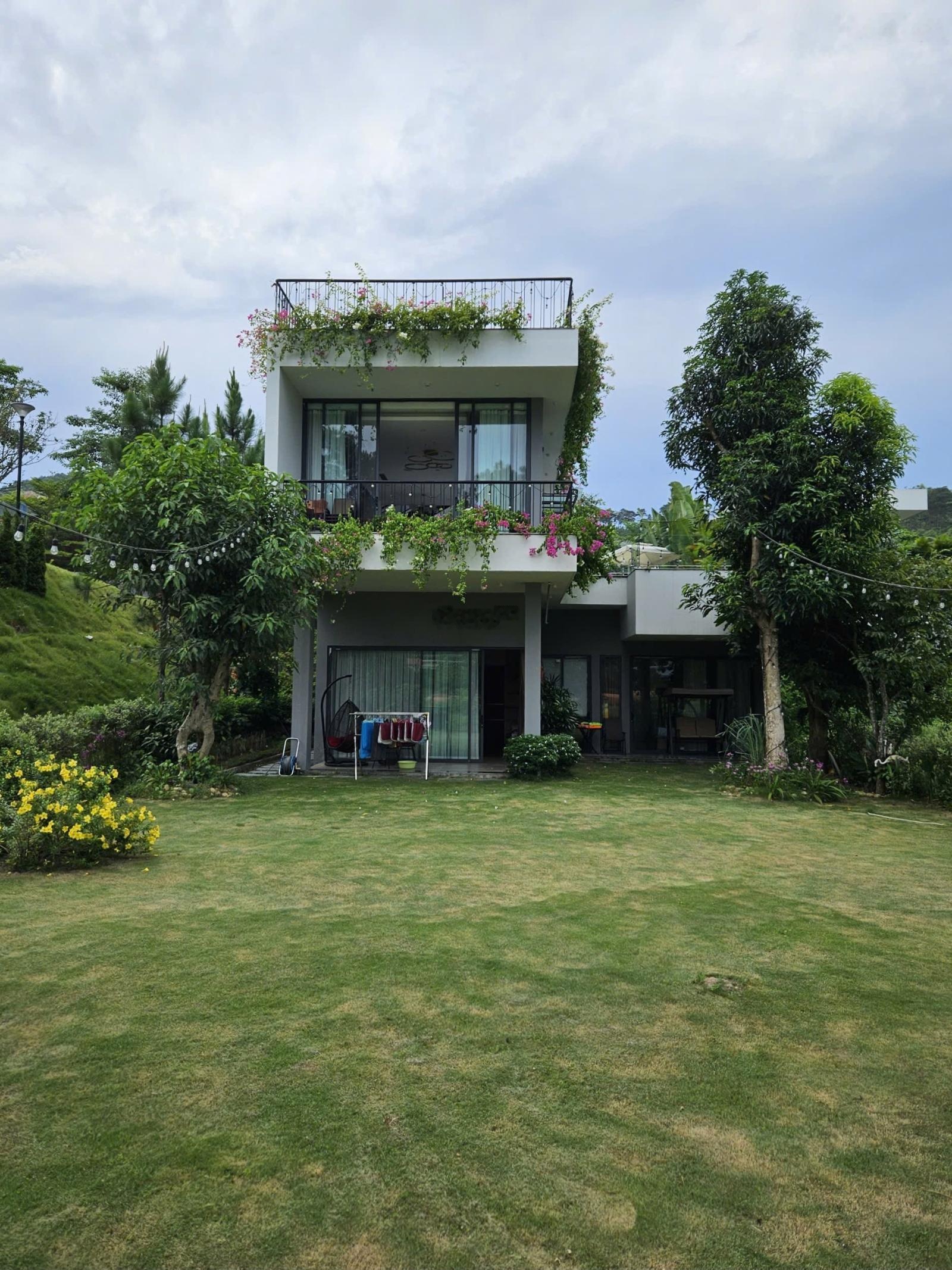 Chính chủ gửi bán căn song lập góc view hồ 250m2 tại Flamingo giá 18 tỷ