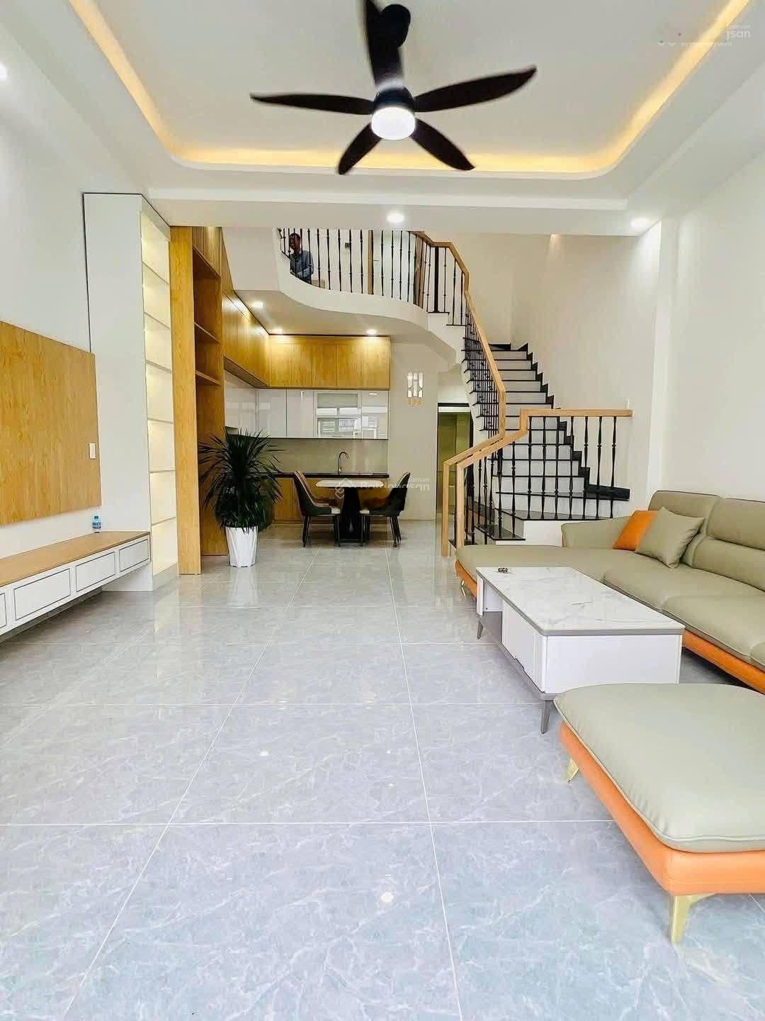 Bán nhà 1 trệt 1 lầu sổ hồng riêng, diện tích 100m2 ngay KDC Phong Phú giá 1tỷ030triệu