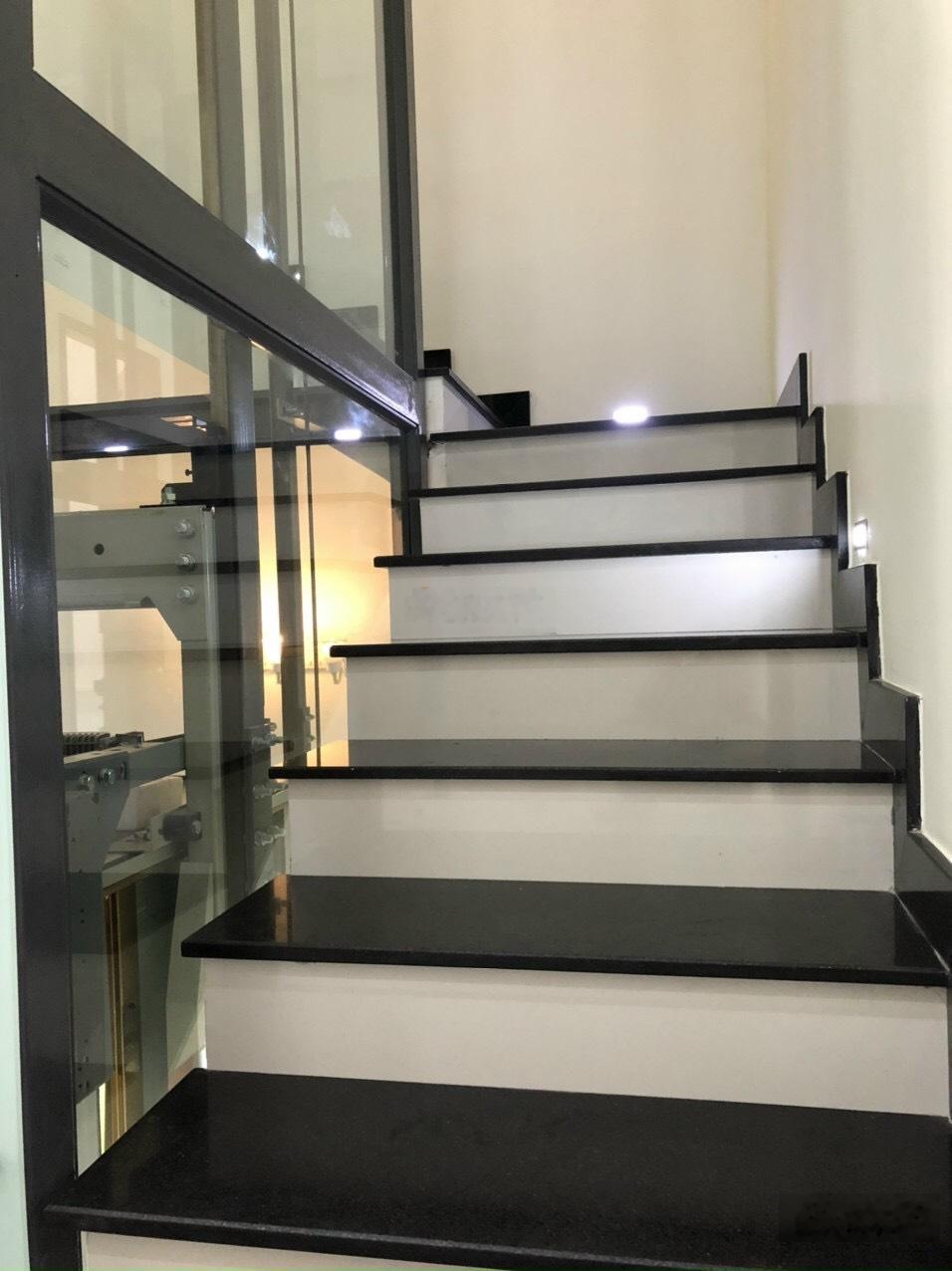 Nhà đẹp mtkd khu ao sen 5 x 20m 4 tầng 4pn - sát ngã 4 tên lửa sung túc tiện kinh doanh