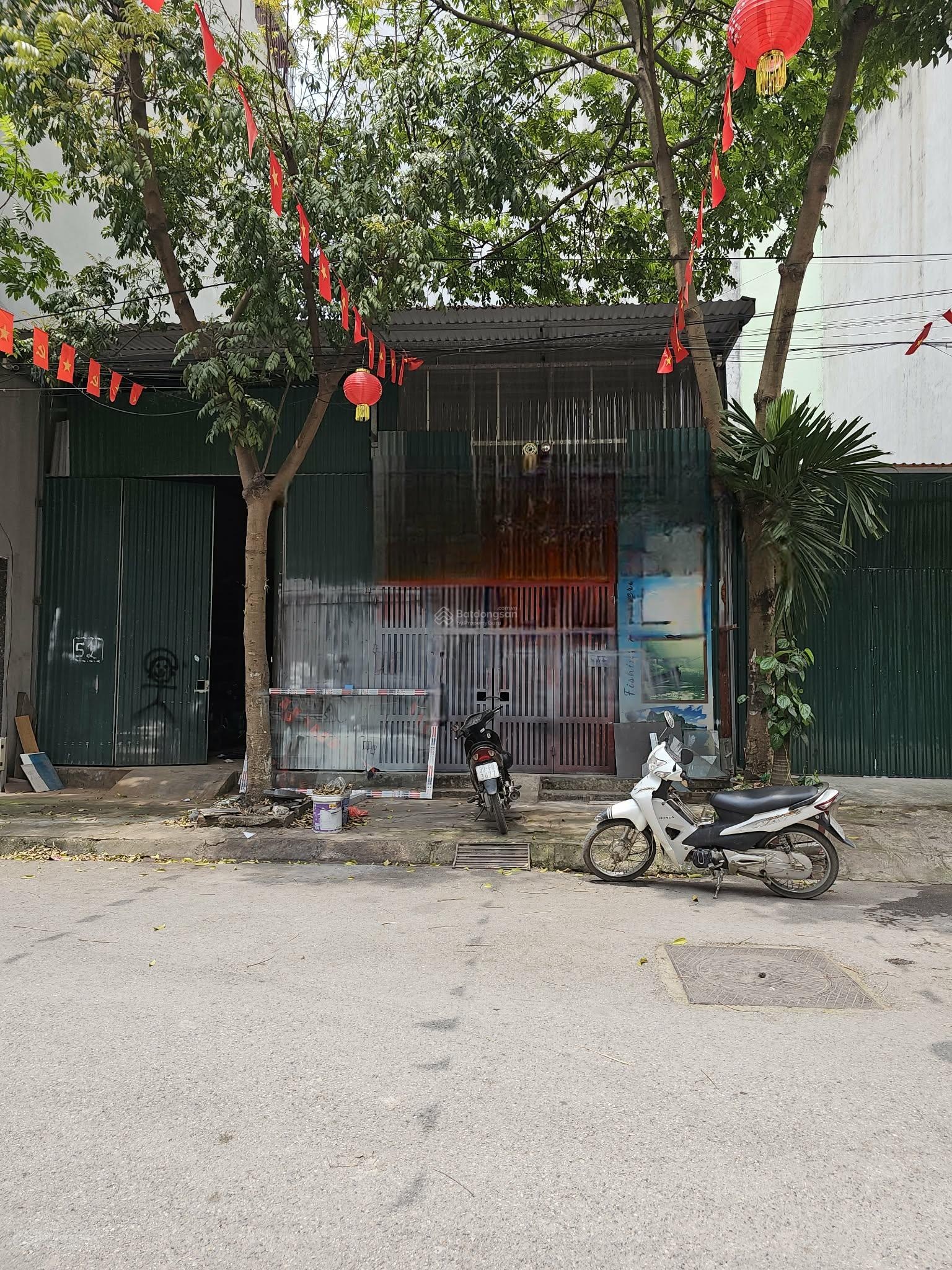 Giảm 1 tỷ nhà cấp 4 Khu Văn Khê Ngay Vạn Phúc Phân Lô ,vỉa hè ,ô tô tránh đỗ ngày đêm ,gần chợ.