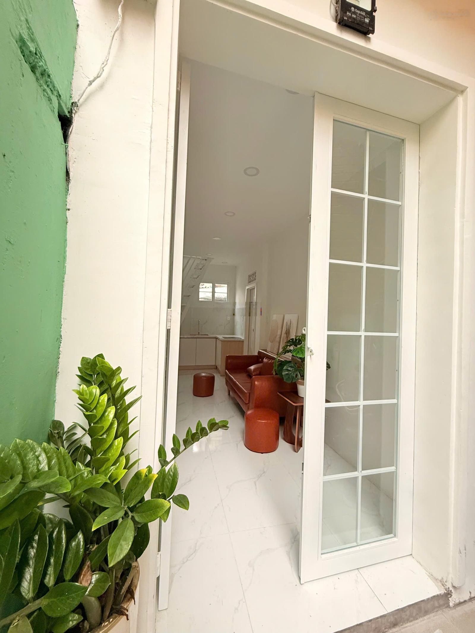 Về quê bán gấp nhà 2 tầng, SHR hỗ trợ vay 850tr, gần chợ Tân Quy, Tân Hưng, Quận 7 - chỉ 1.65 tỷ