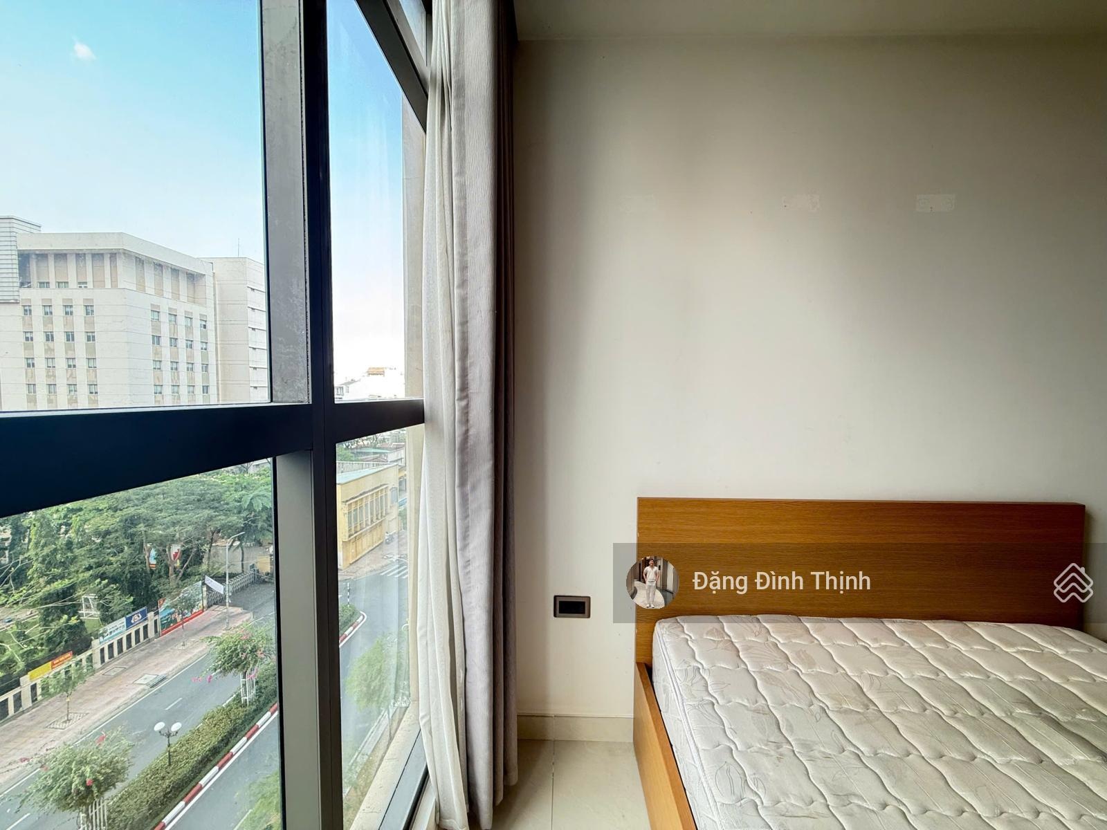 Thuê Saigon Royal 42m2 ban công view pháo hoa thoáng Bến Vân Đồn Quận 4 sát Q1 Q3 - LH 0775924600