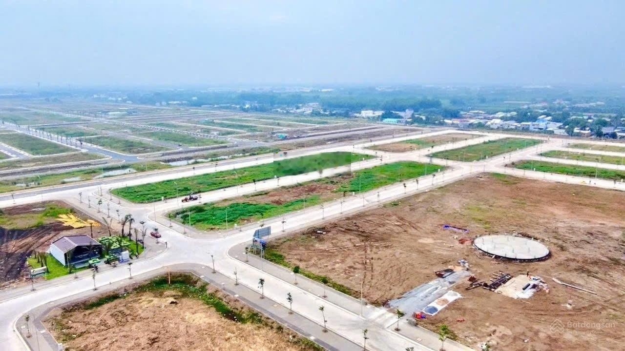 Bán đất 90m2 ngay TT hành chính Bình Chánh, sổ hồng riêng, giá 23tr/m2