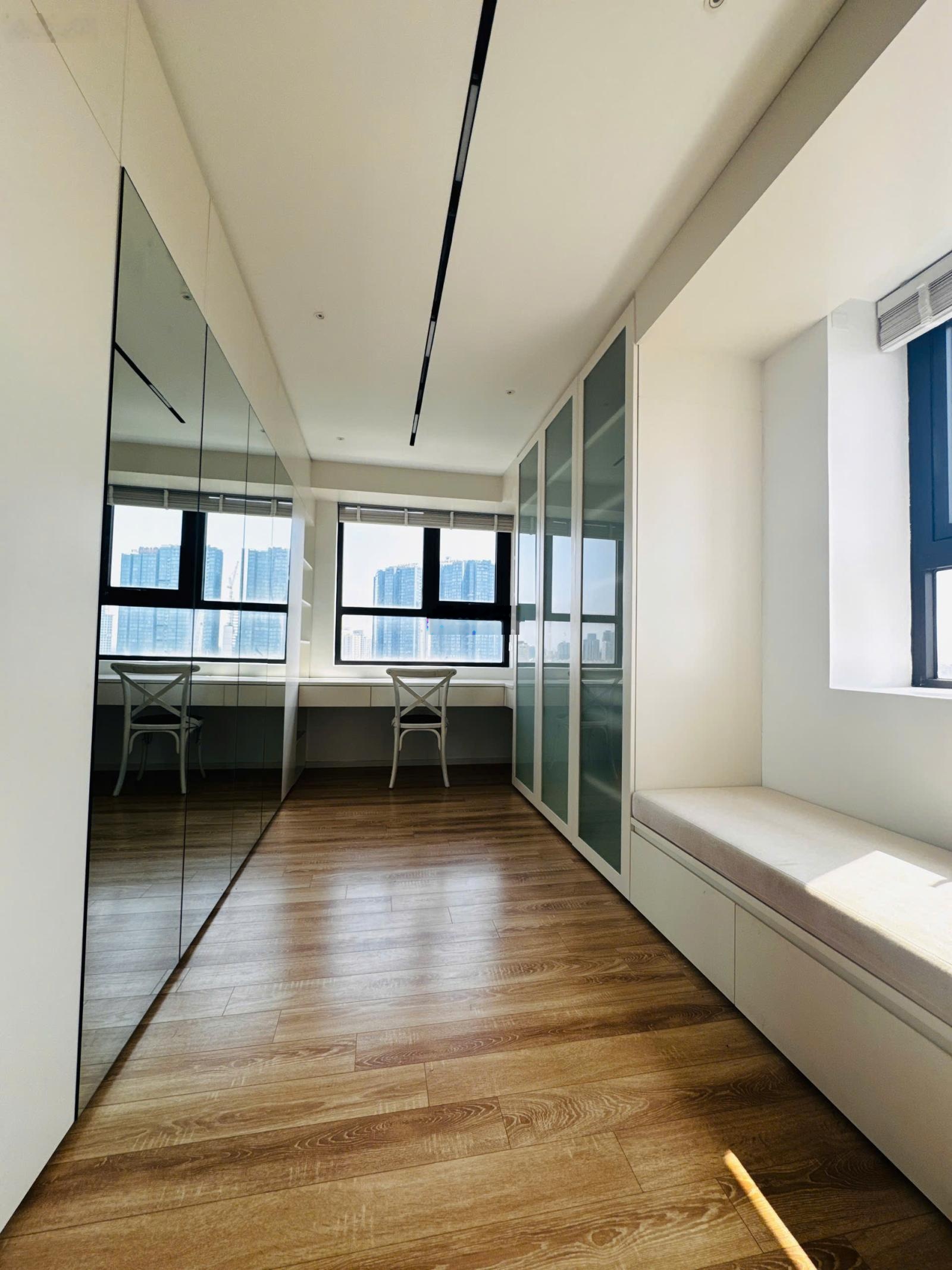 Căn góc Tây Hồ Riverview 91,97m2 View panorama sông Hồng, không gian tủ sách lý tưởng
