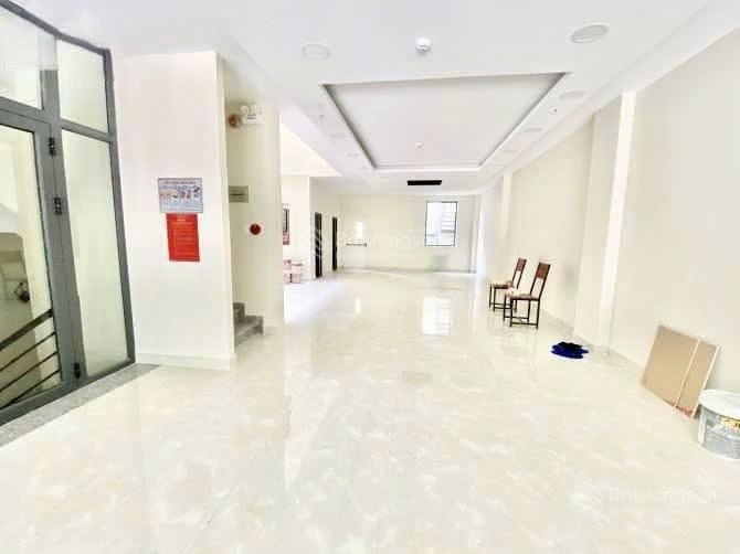 Tòa Nhà Văn Phòng nhỉn 100 tỷ ko sản phẩm so sánh tại trung tâm Quận 1 chuẩn PCCC thang thoát hiểm