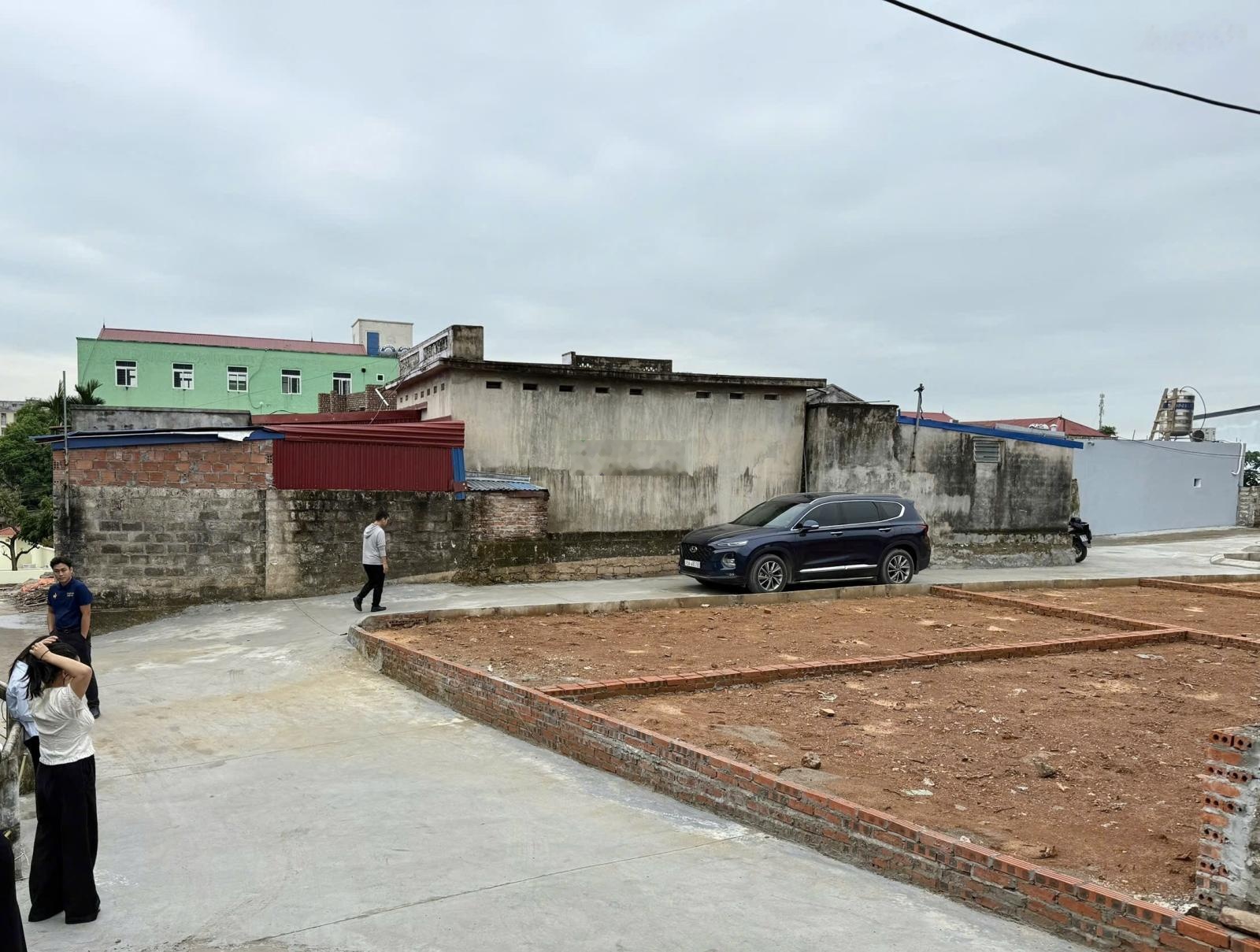 Bán đất trung tâm Núi Đèo, ngay sau trường học, ô tô đỗ cửa, giá 860 triệu