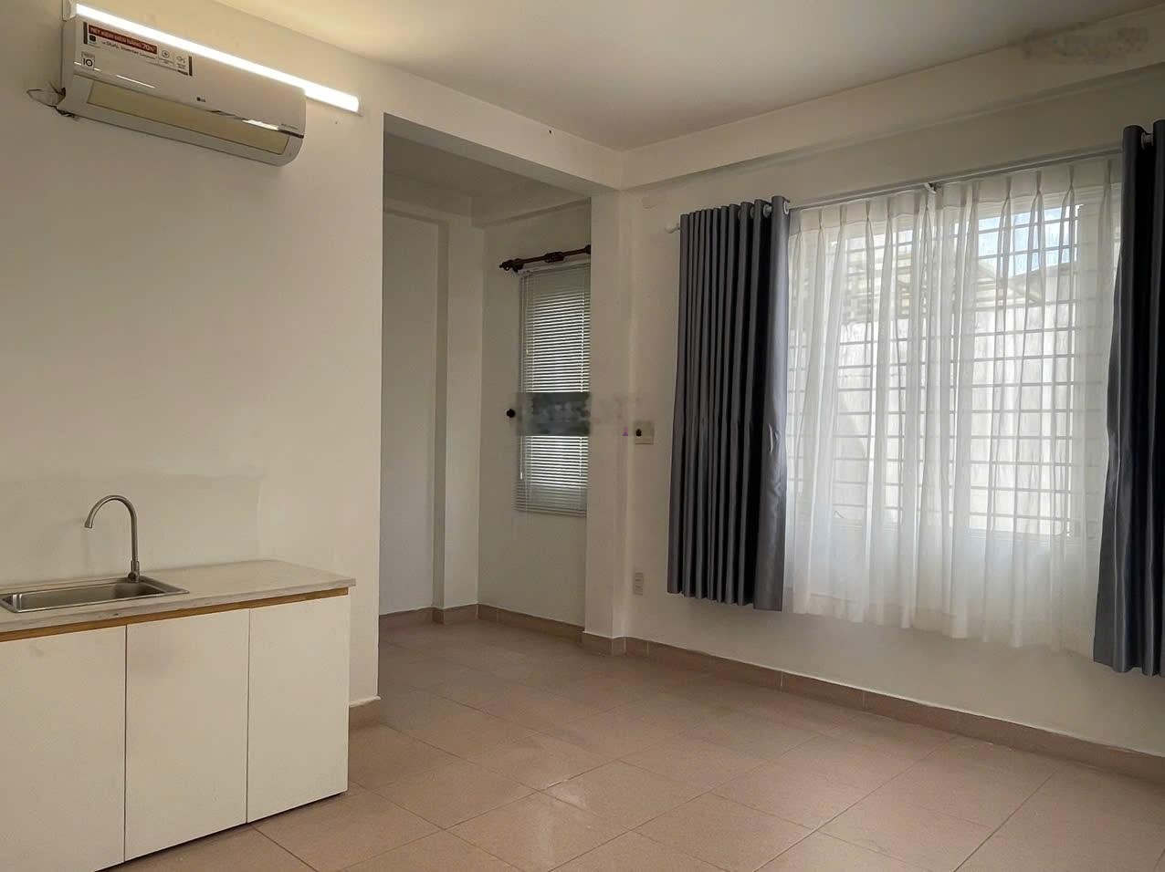 Phòng 28m2 khu vực Trần Não, An Khánh có ban công + sân thượng