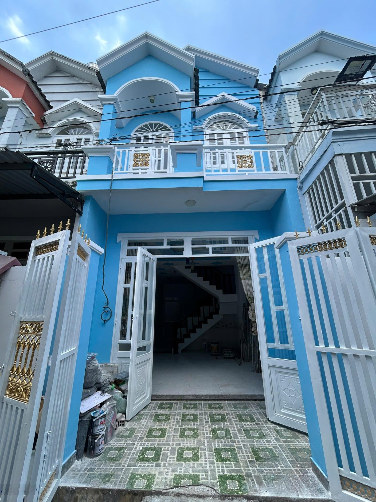 Nhà đẹp, giá rẻ, dt lớn 4x12 - 735tr, full thổ cư, đường ô tô. sổ riêng, sổ sẵn ngay trung tâm