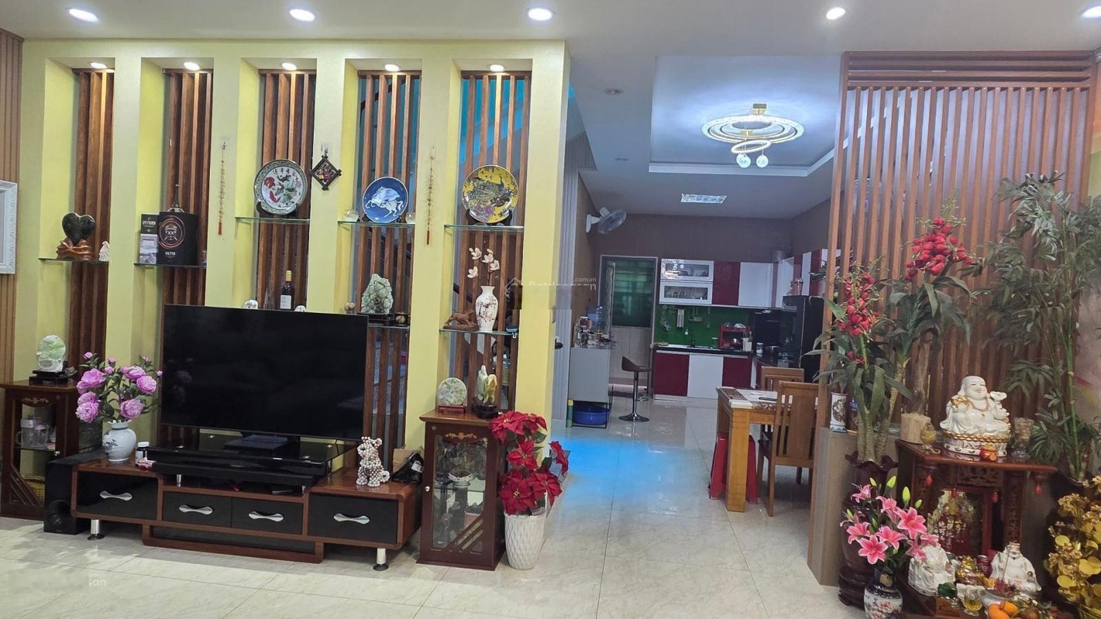Siêu phẩm 133m2, 3 tầng - xe hơi vô nhà - full nội thất - vào ở ngay