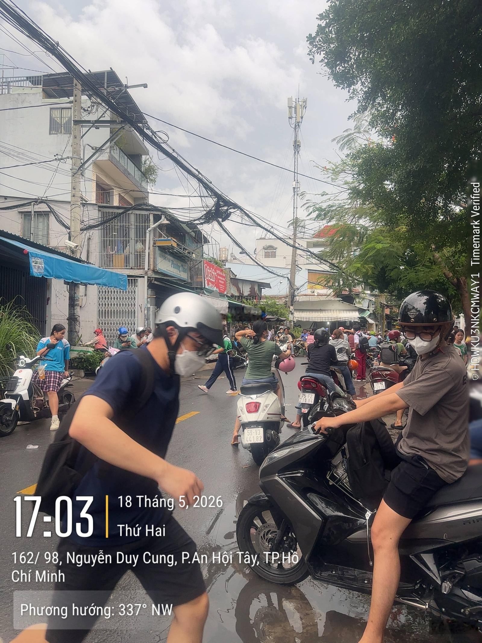 Hẻm 2 xe tải tránh - kinh doanh đỉnh - chính chủ lâu năm đối diện trường học
