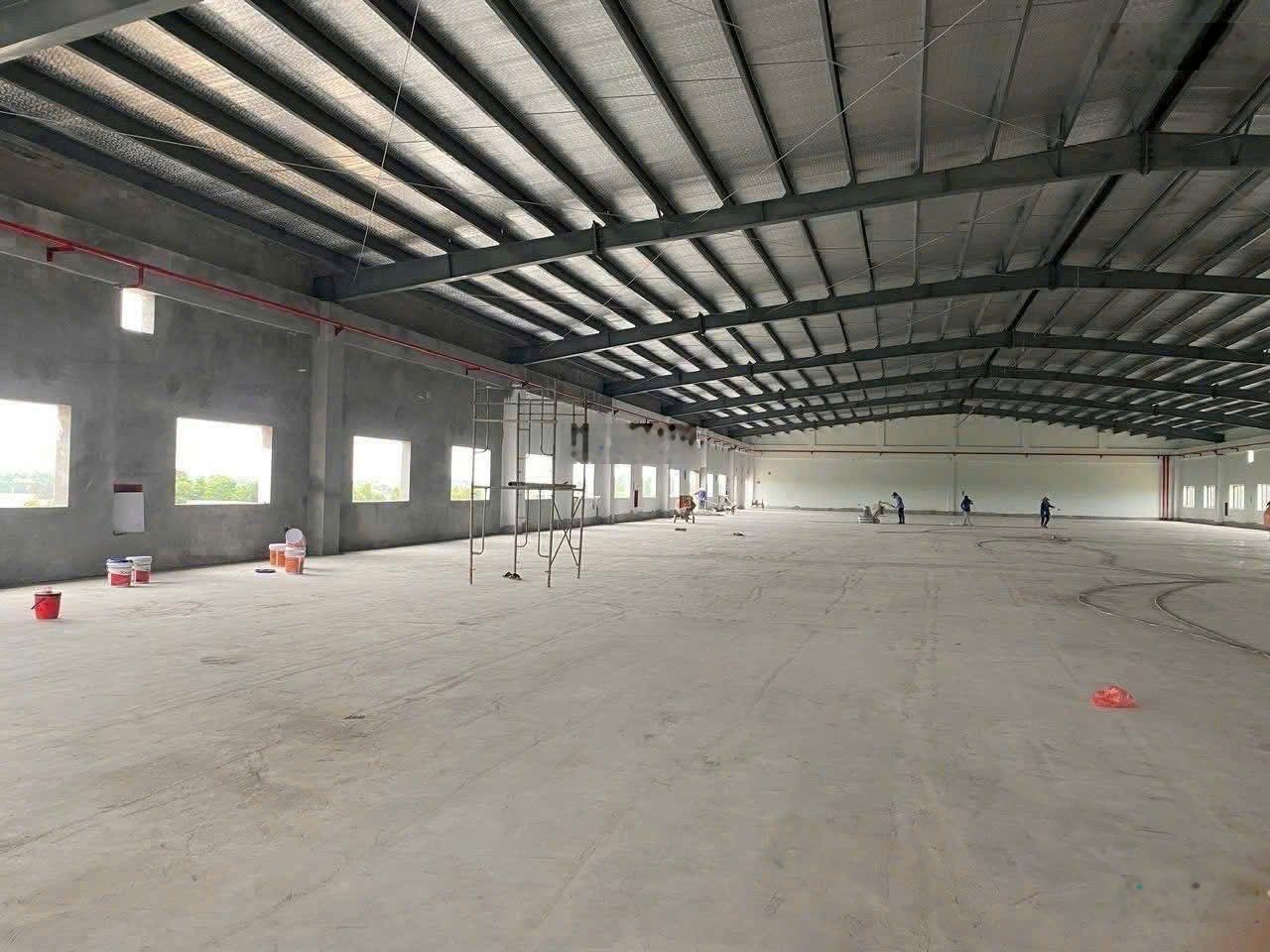 Cho thuê kho 1000m2 vị trí chiến lược ngay Nguyễn Văn Cừ kết nối 4 hướng giá chưa đến 100k/m2