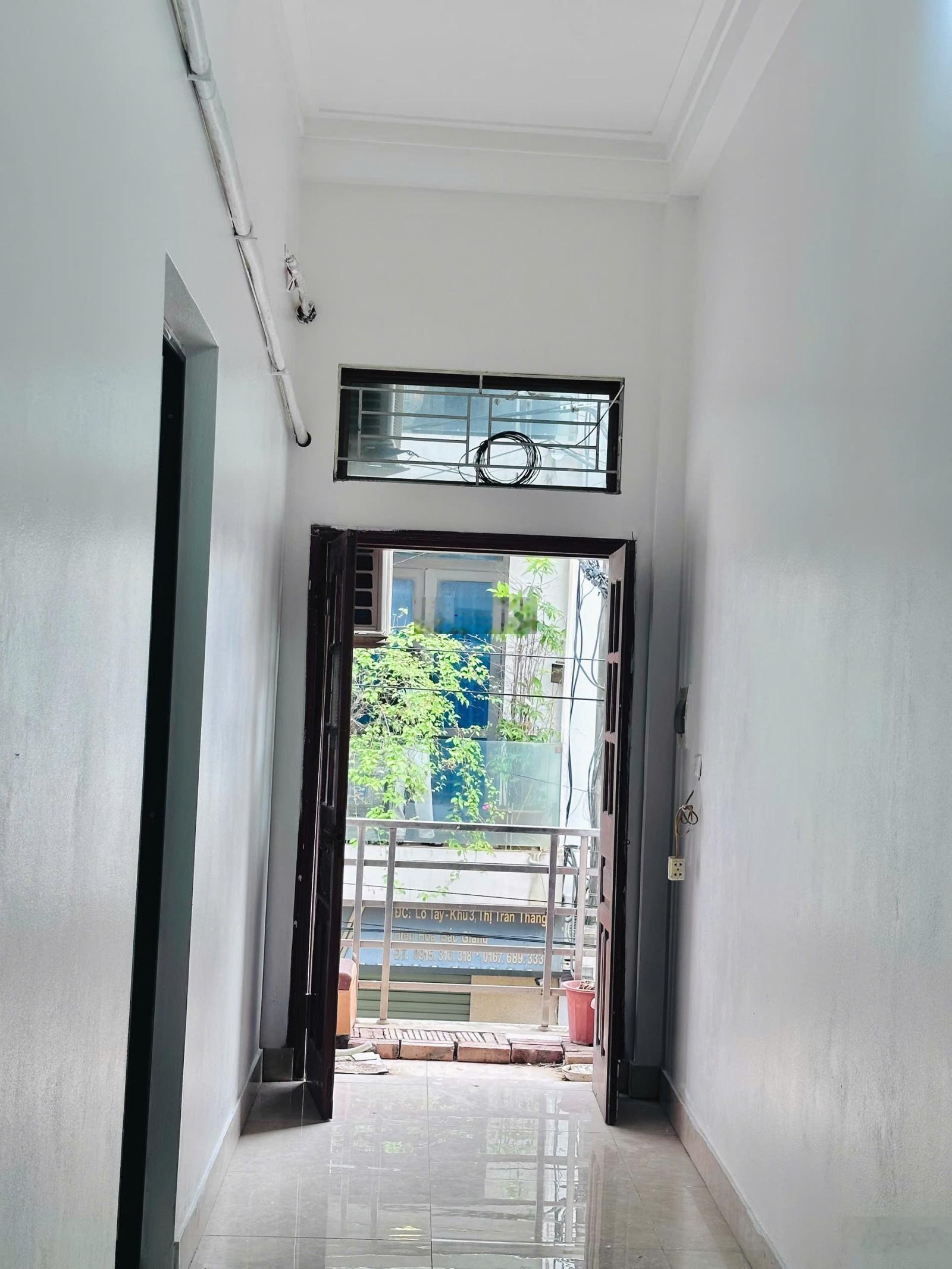 CC cho thuê nhà LK 2.5 tầng 4 phòng ngủ, khu phố sầm uất tại Hiệp Hòa, có sẵn điều hòa, nóng lạnh
