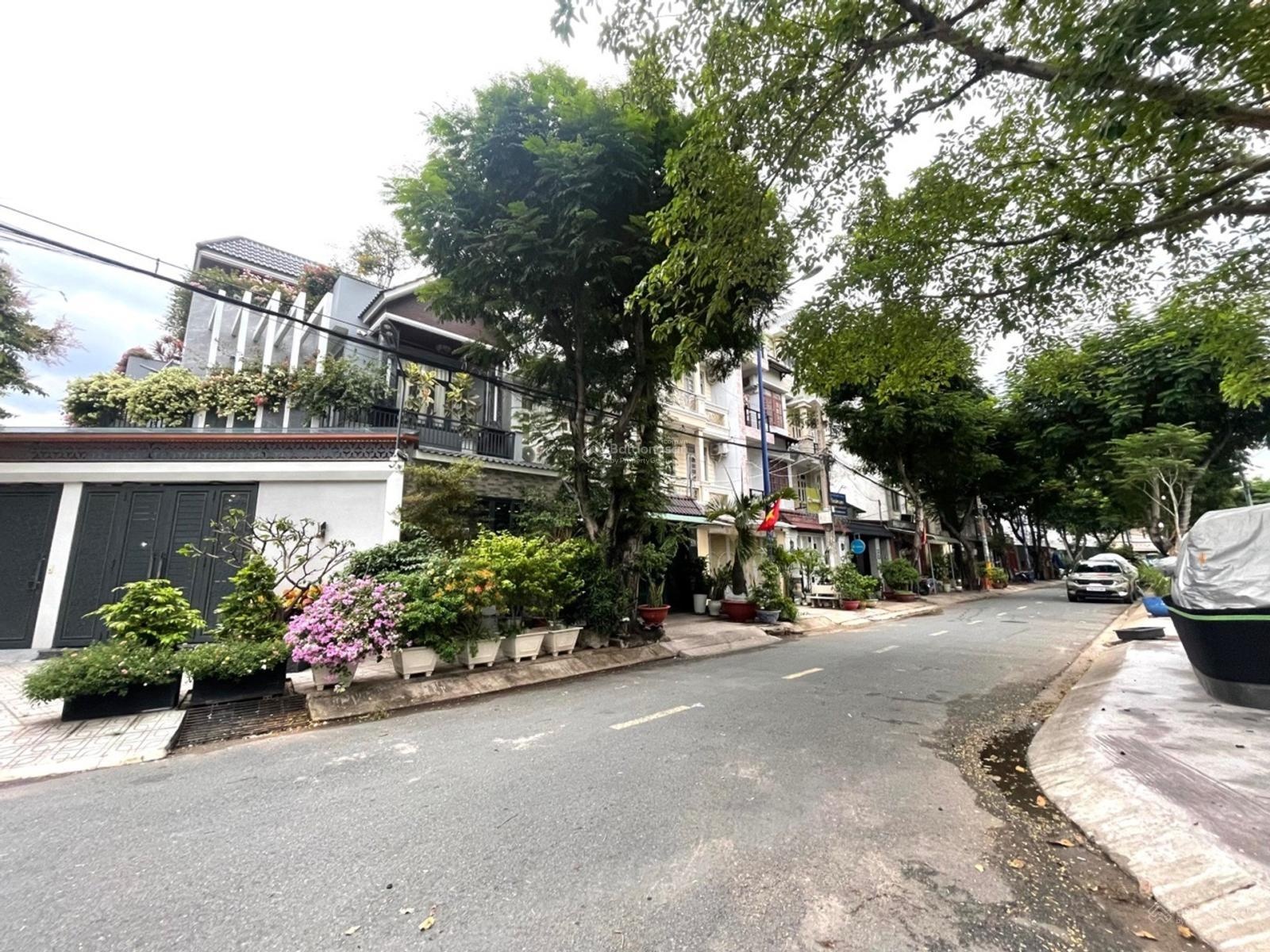 Bán nhà 100m2, ngang 5m, đường 10m có lề, khu phân lô 10ha, ngay ga metro số 2, sát Trường Chinh