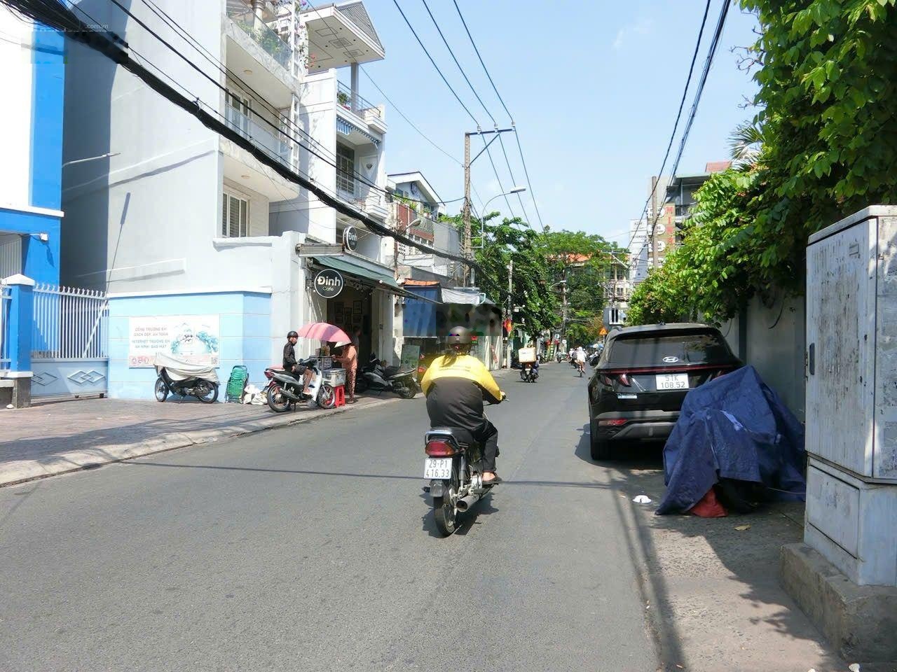 Bán gấp nhà Hoàng Hoa Thám, hẻm xe hơi , ngay ga T3, 5mX 14 m nhỉnh 7 tỷ.