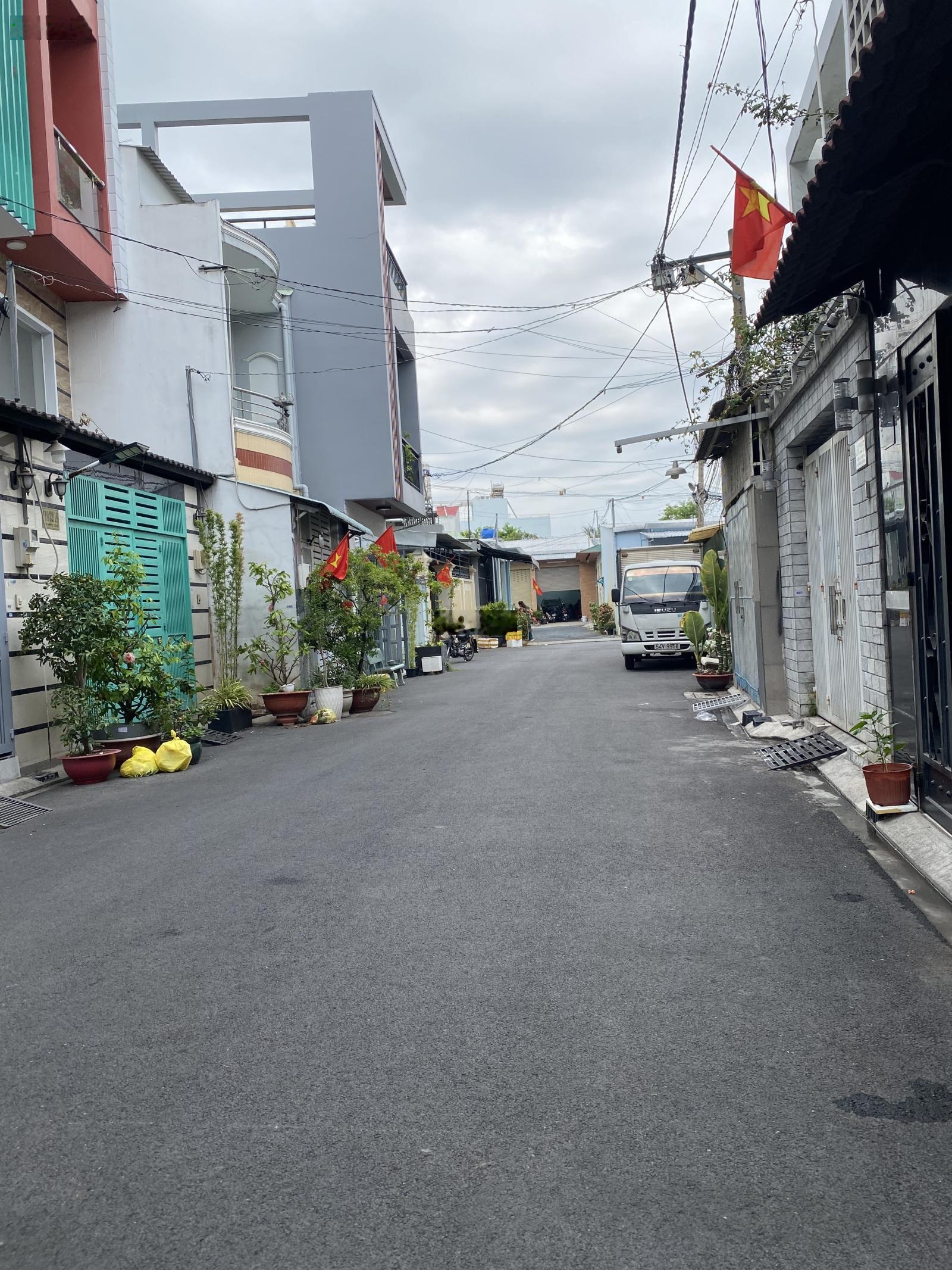 Gần Đầm Sen - hẻm xe tải thông, 3 tầng ngay Tô Hiệu - 4 x 13m - ở hay kinh doanh đều đỉnh chỉ 7x TL