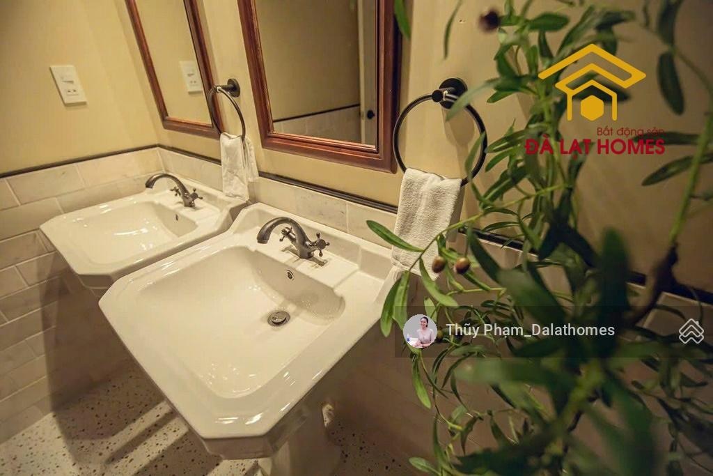 Bán biệt thự đường Nguyễn Trung Trực Đà Lạt, căn góc 2 mặt tiền đường chính view phố