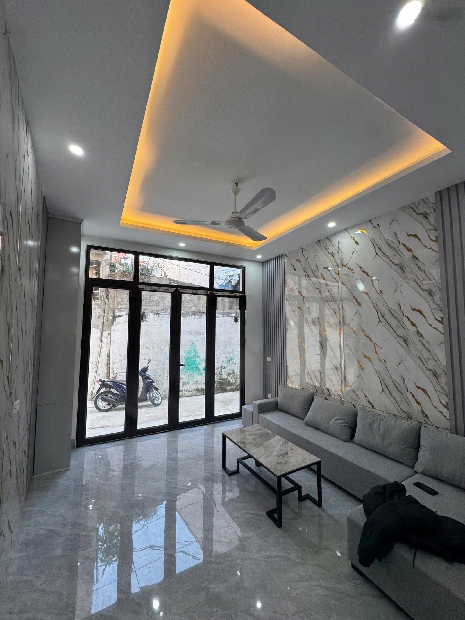 Căn nhà mới 2 tầng ngay cạnh chợ Đông Thành, đường Lê Lai vào chút , cách 1 nhà ra đường ô tô tránh