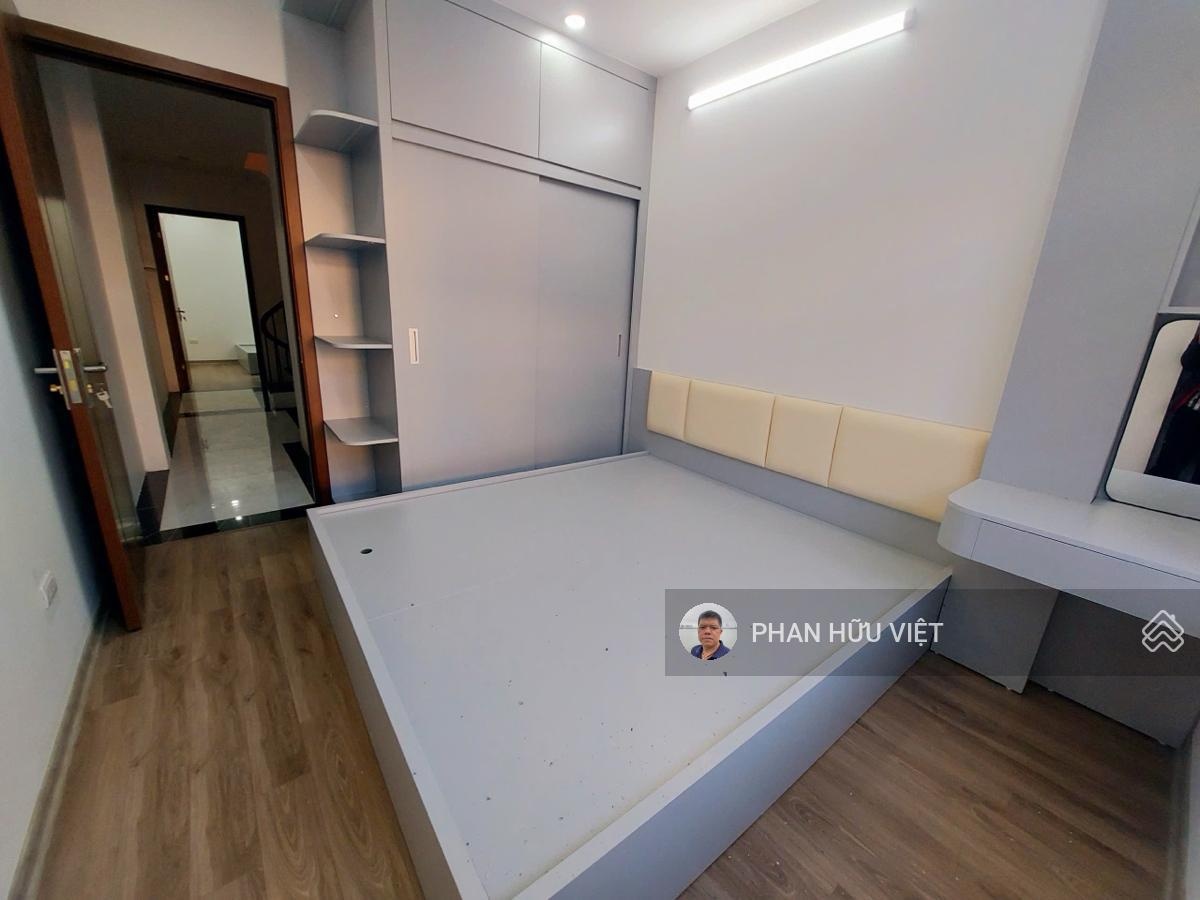 Nhà đẹp Giáp Bát 40m2 5 tầng 6 PN thang máy full nội thất xịn giá chào 11.5 tỷ