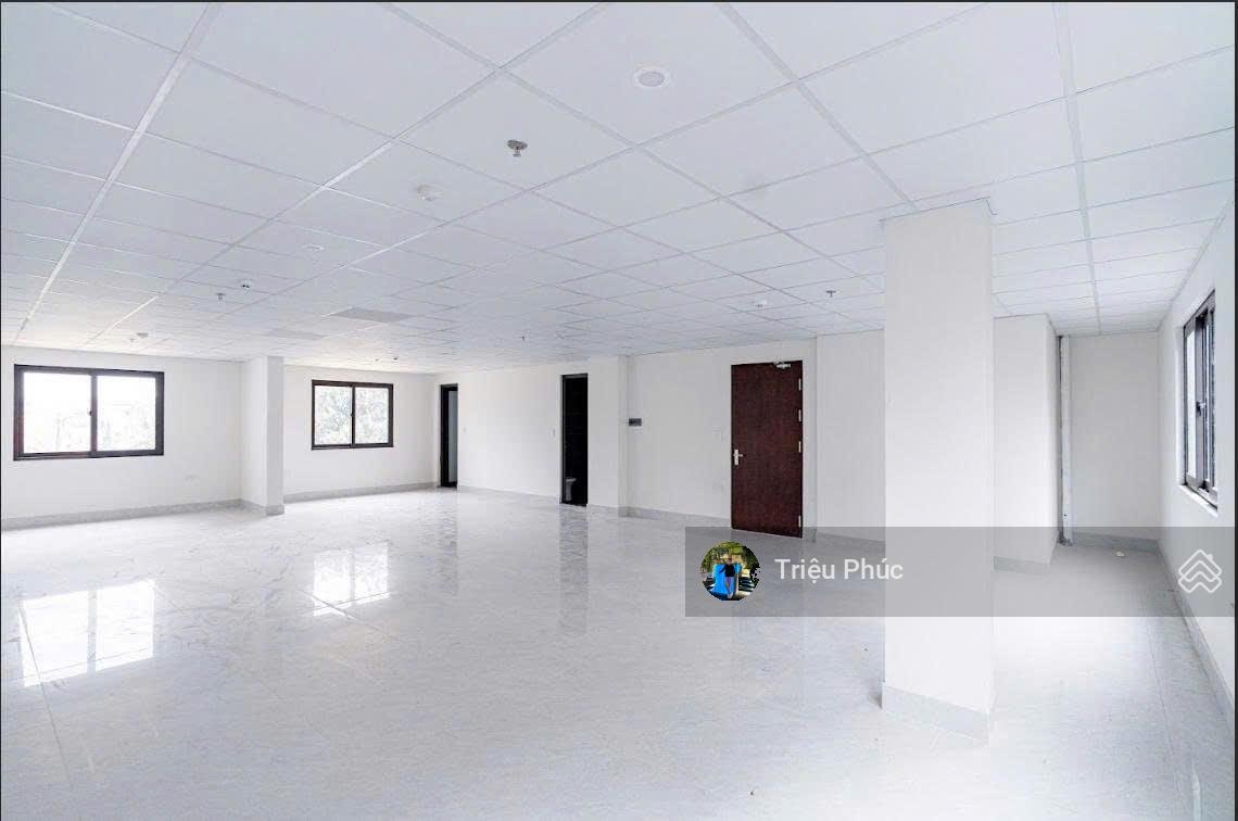 Cho thuê mặt bằng quận Tây Hồ - Mặt tiền 10m - Toà mới thang máy, có hầm - Gần hồ - giá linh động