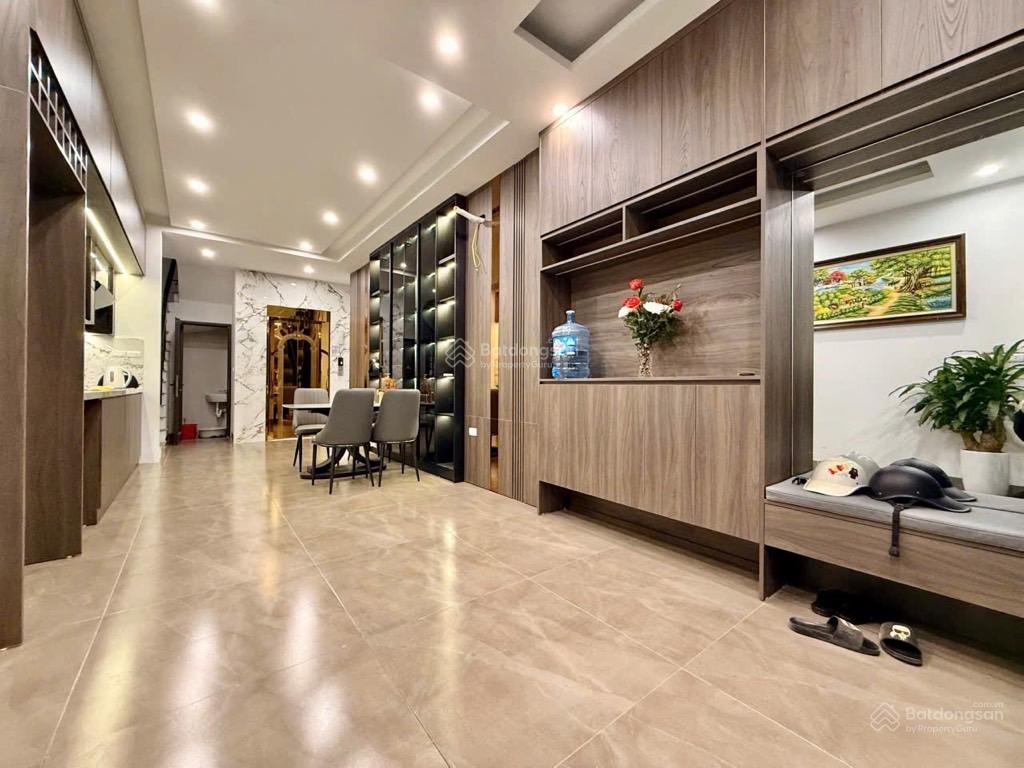 Bán Nhà mới tinh phố Tân Mai,40m2, 4PN, 5 Tầng - Thang Máy - full nội thất -11.x Tỷ