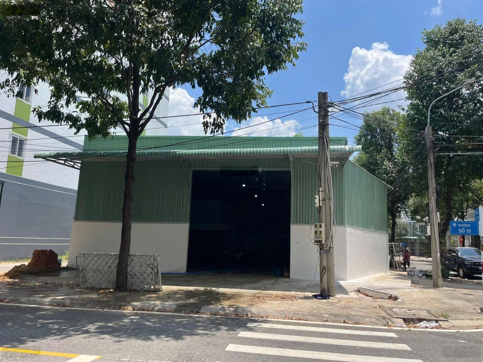 Cần cho thuê trung tâm tp mới diện tích gần 450m2, xưởng 2 mặt tiền