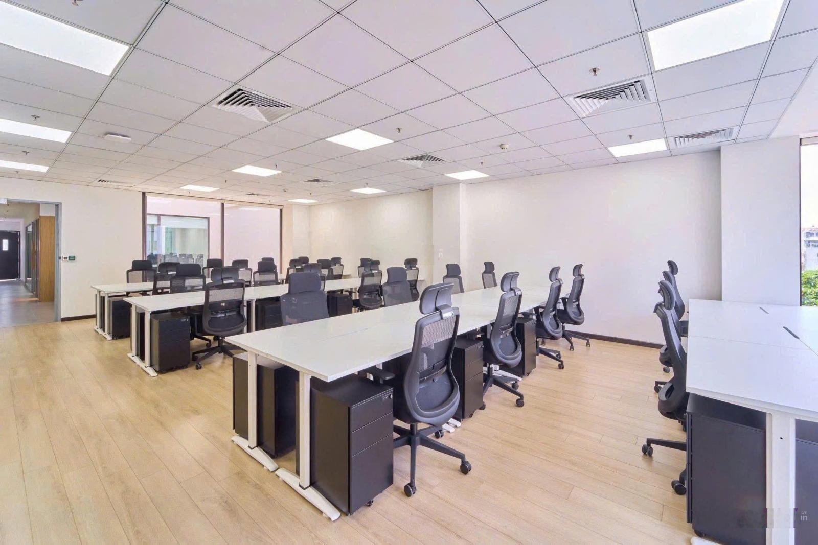 Cho thuê mặt tiền đường Lê Thánh Tôn DT mặt bằng 16m x 27m vị trí vàng giữa trung tâm Quận 1
