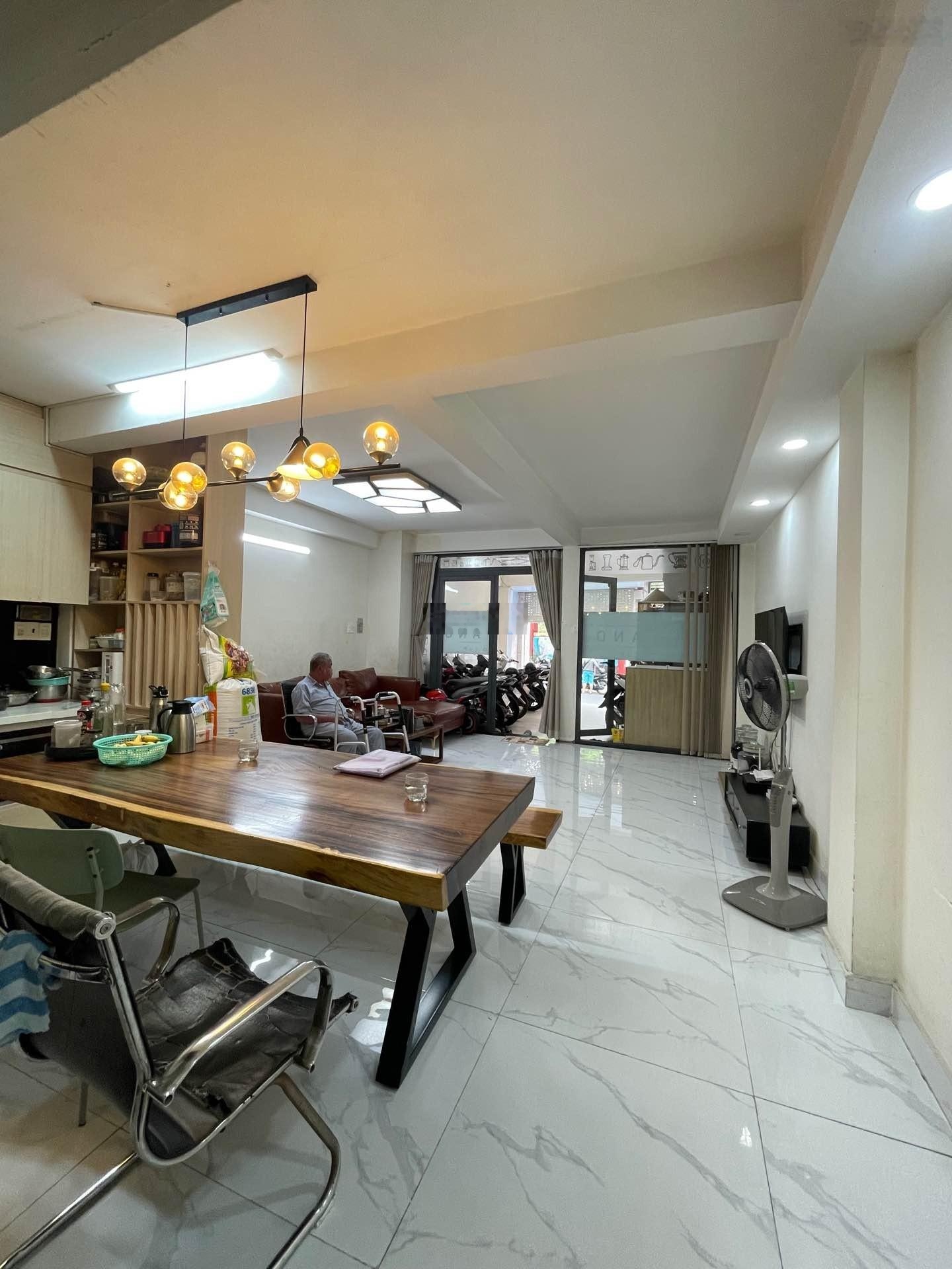Nhà sẵn dòng tiền vị trí đẹp hxt thông 12 phòng khép kín sẵn dòng tiền ngang đẹp gần 6m mtk doanh