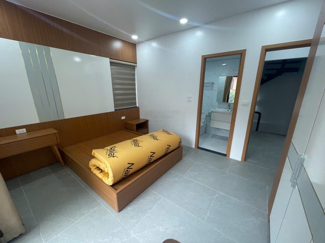 Địa chỉ: Âu Cơ, Tây Hồ, Hà Nội duy nhất tầng 3: Thang bộ giá 8,500 tr/th