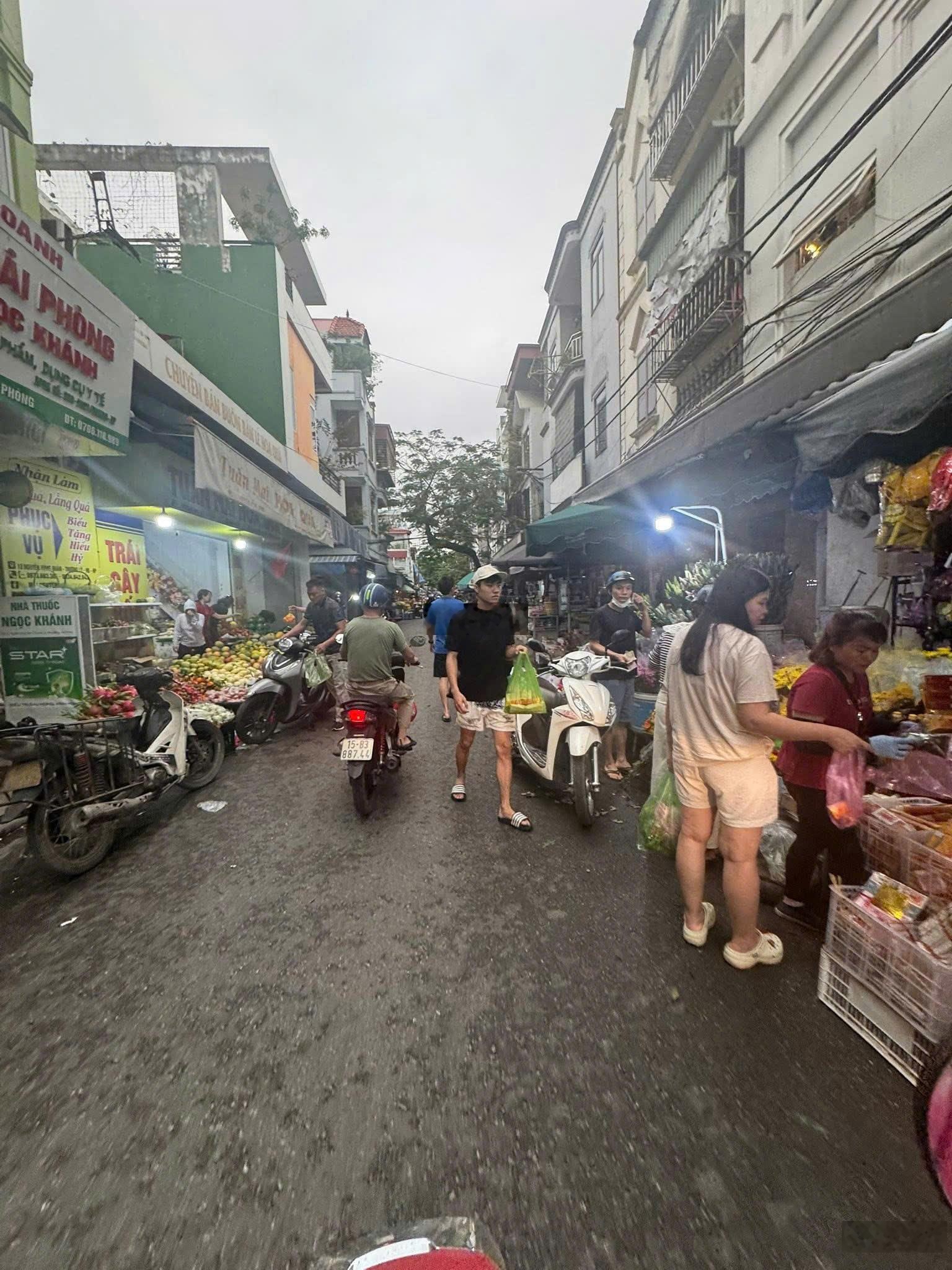 Cực hiếm nhà 52,8m2 ngay chợ Hòa Bình, chỉ hơn 4 tỷ xíu