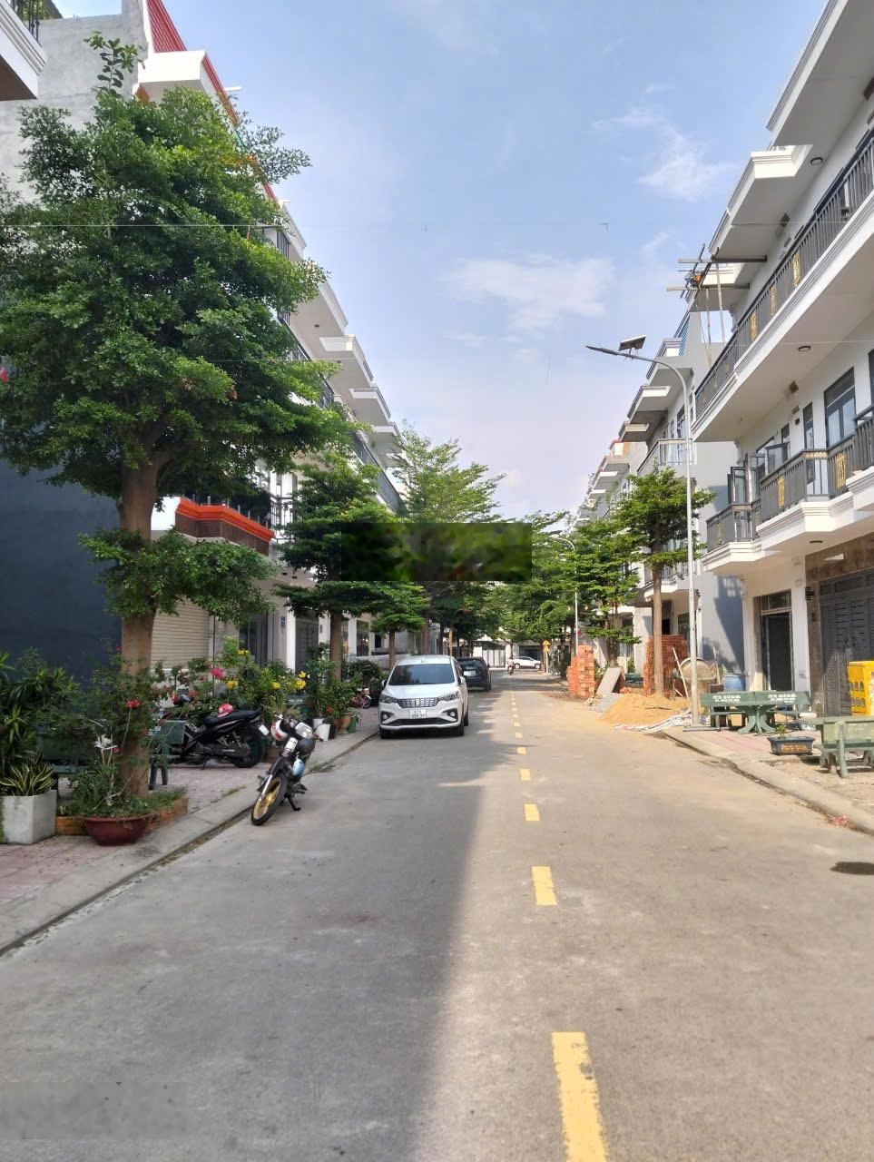 Nhà ngay Ngã 6 An Phú, đối diện chợ Đông Phú A, Full nội thất, chỉ 4ty350